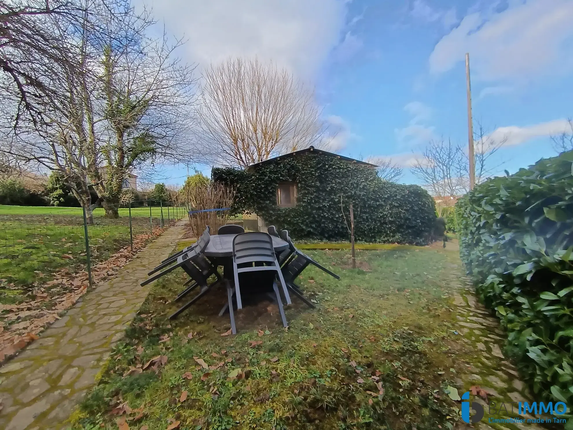 Maison de campagne rénovée avec terrain et dépendances à Mazamet