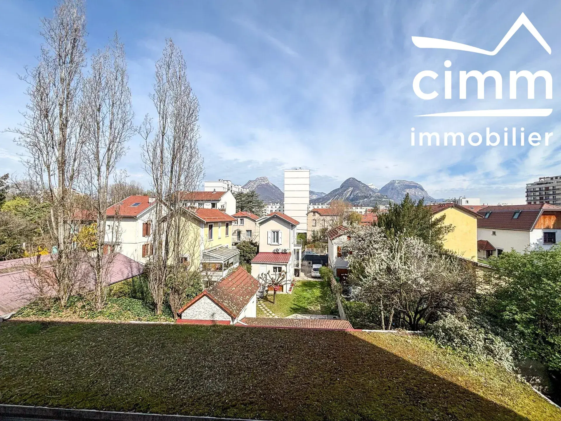 Appartement T3 à Grenoble — Investissement locatif autofinancé avec cave et balcon