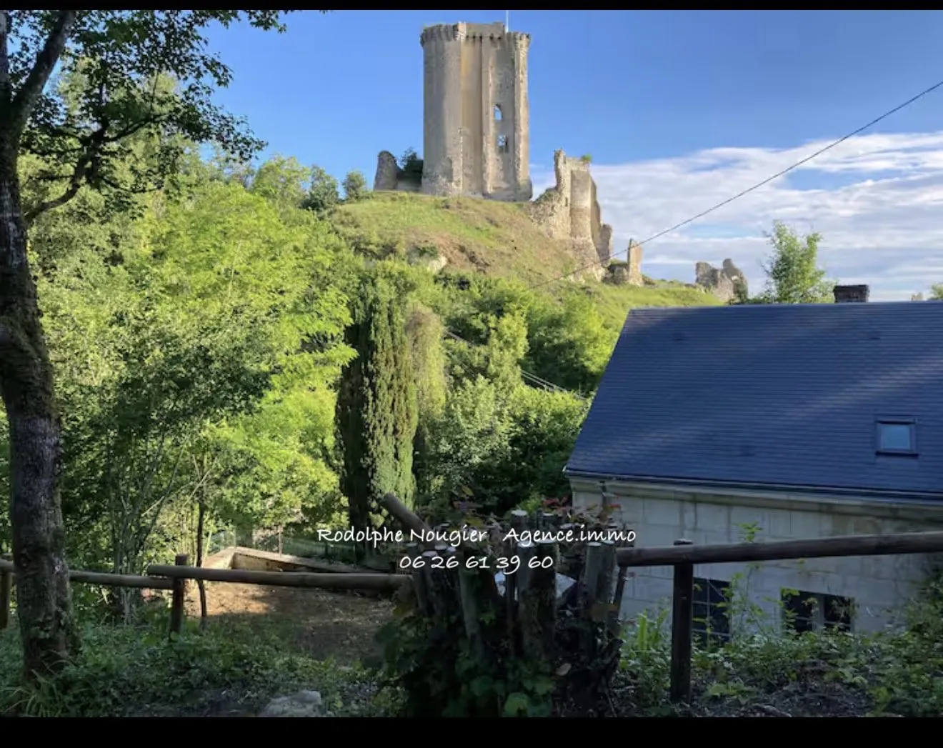 Maison à vendre à Lavardin avec vue unique et cave authentique