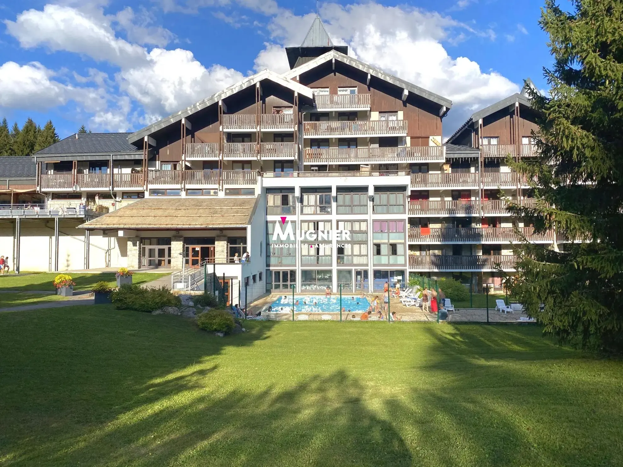 Studio meublé avec terrasse, piscine extérieure et parking à Praz de Lys