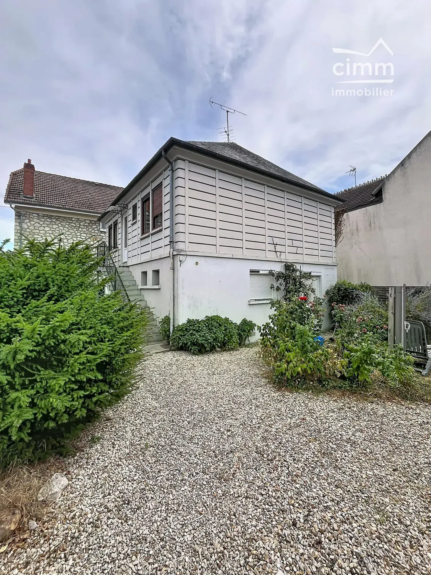 Maison familiale 4 chambres avec sous-sol aménagé à Montargis