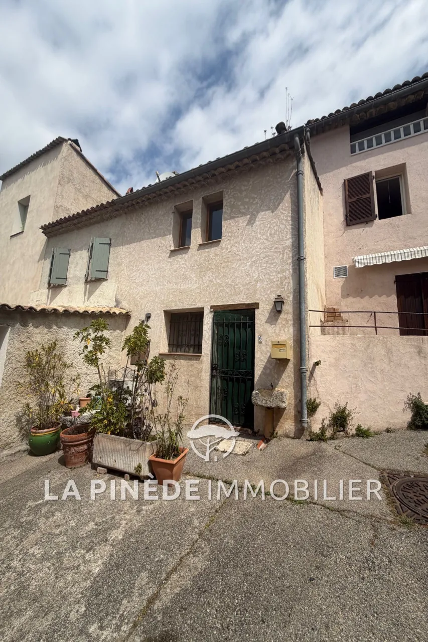 Maison de ville à rénover à Cagnes-sur-Mer, 2 chambres, proche centre-ville