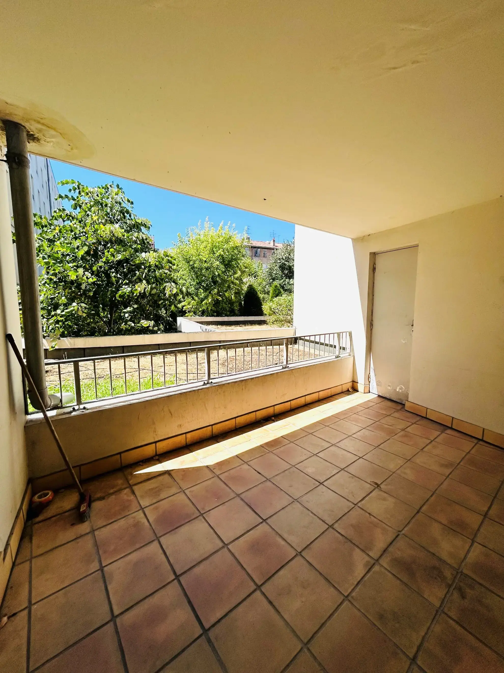 Appartement T3 avec terrasse de 62,75 m² à vendre à Marseille - Quartier des Charteux