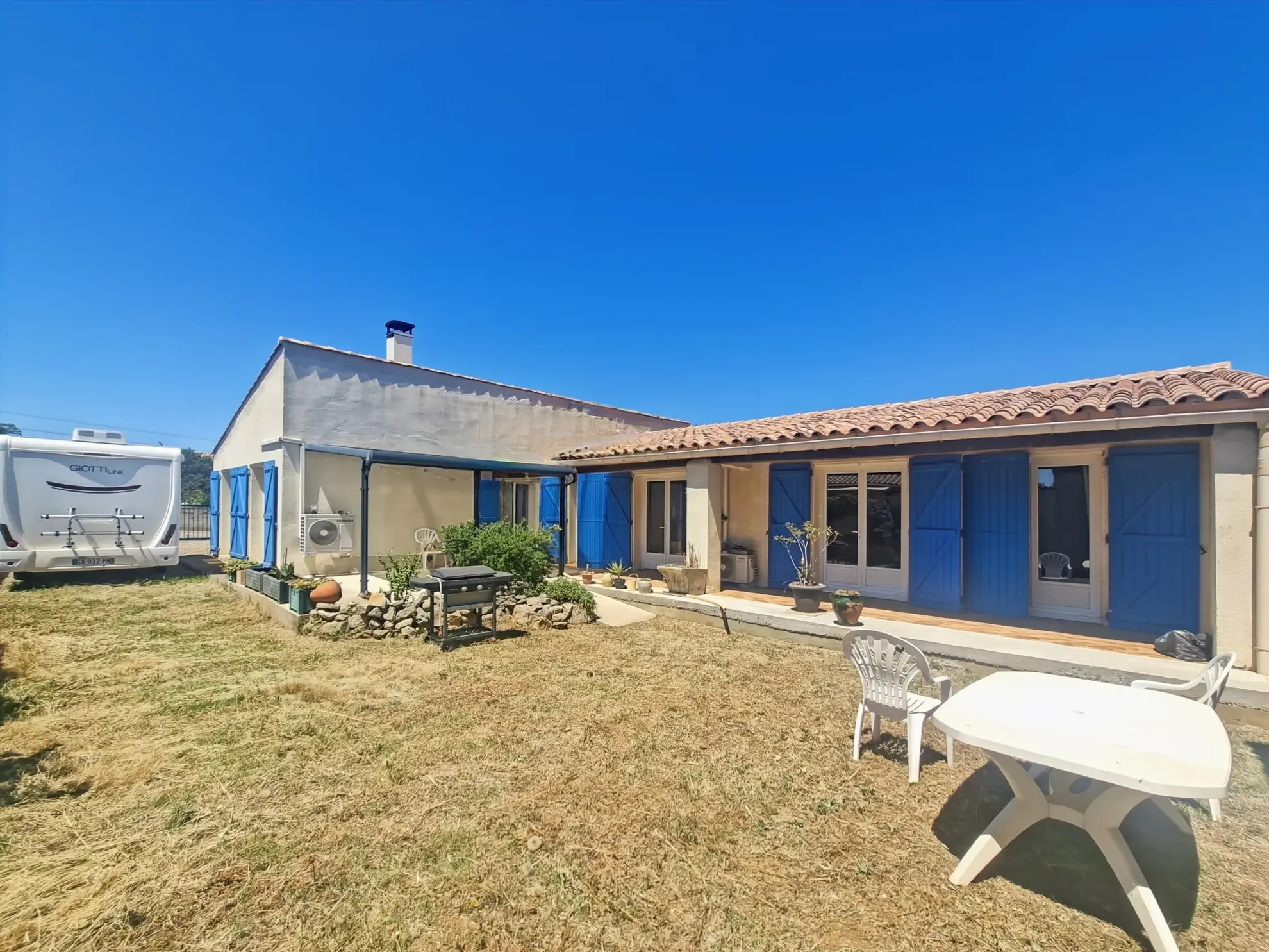 Maison familiale de plain-pied avec vue sur la Montagne Noire à Olonzac