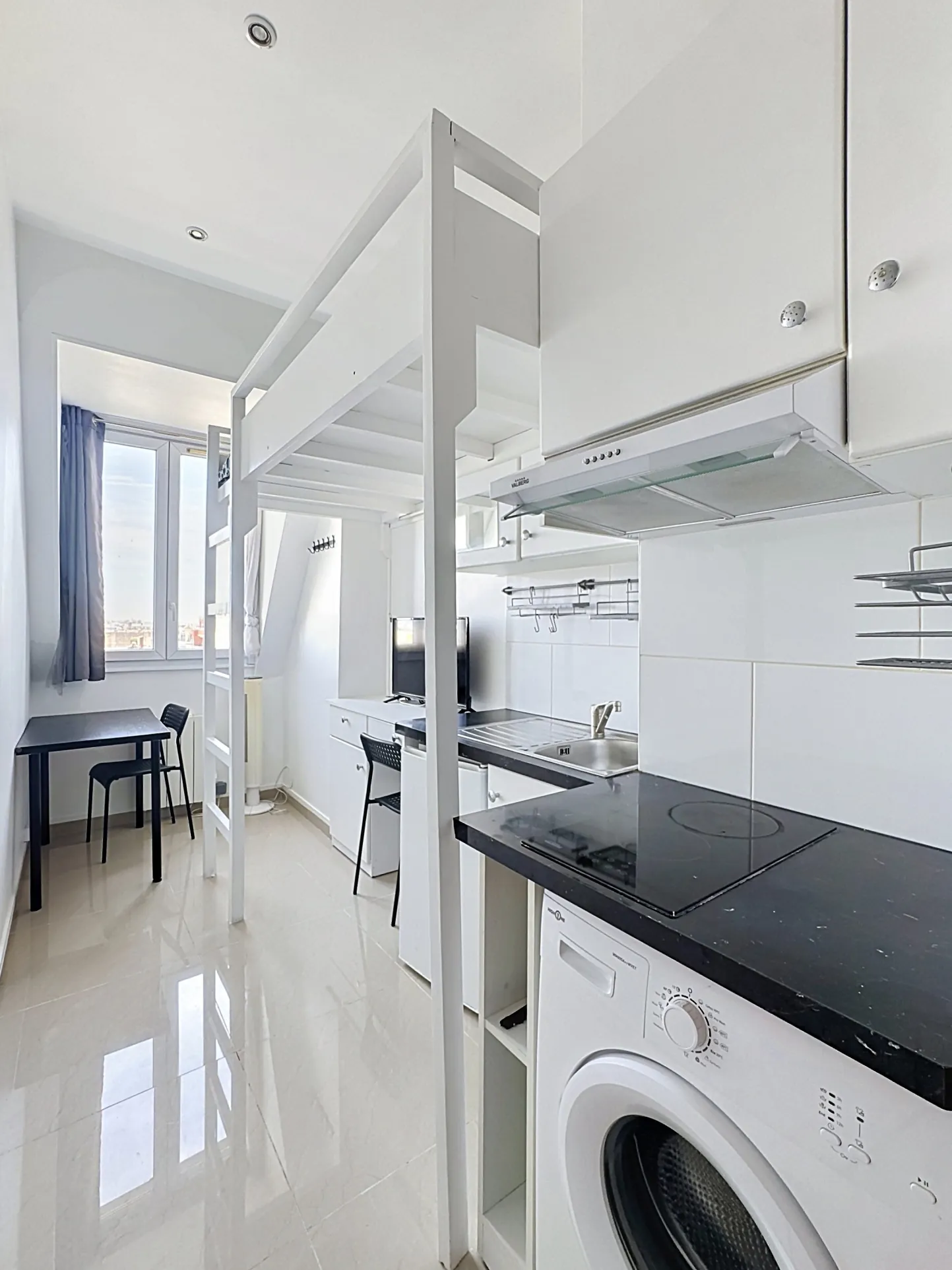 Studette rénovée avec ascenseur à Neuilly-sur-Seine – Opportunité rare