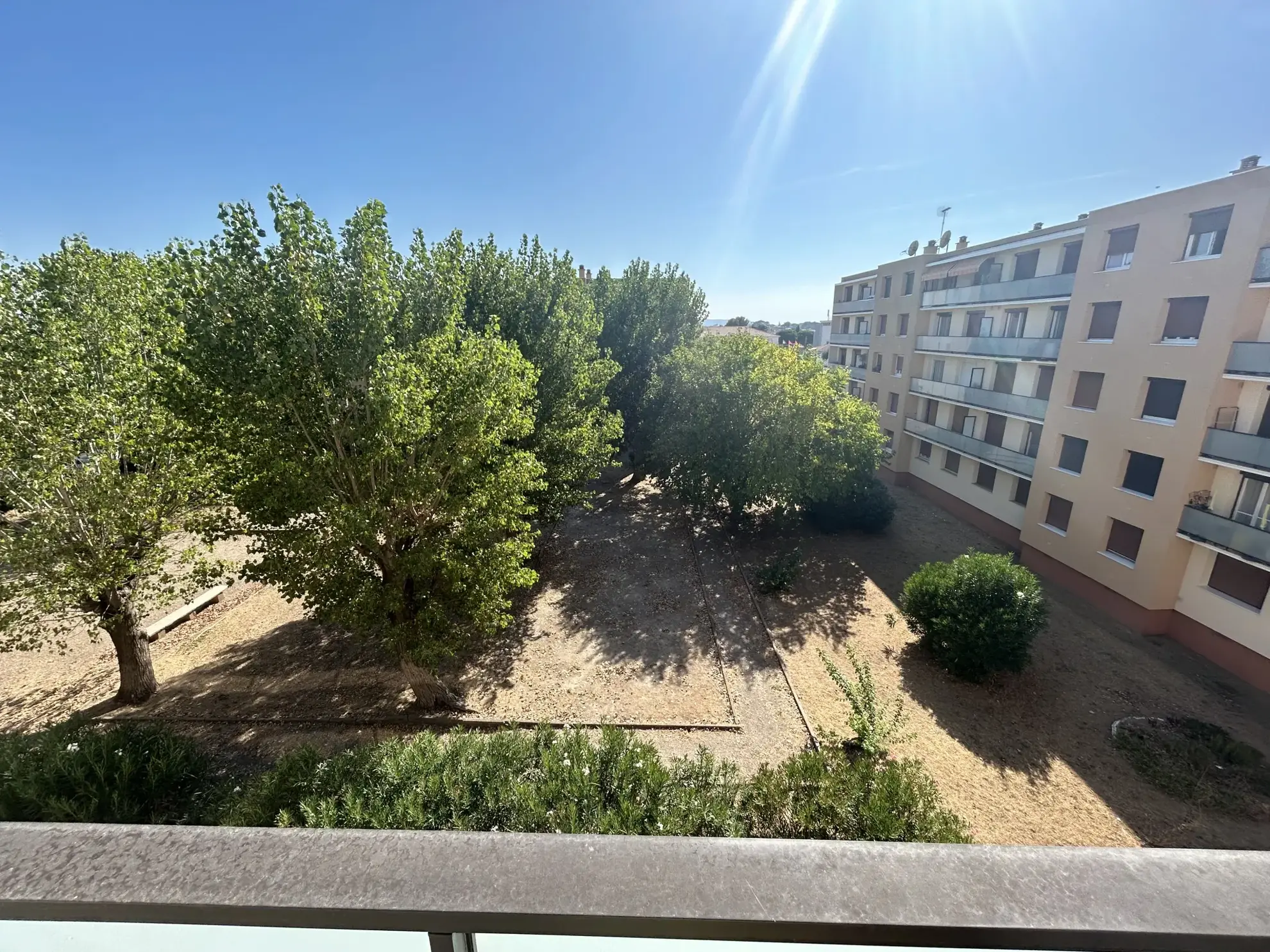Appartement T2 rénové avec parking et cave à Frontignan près de la mer