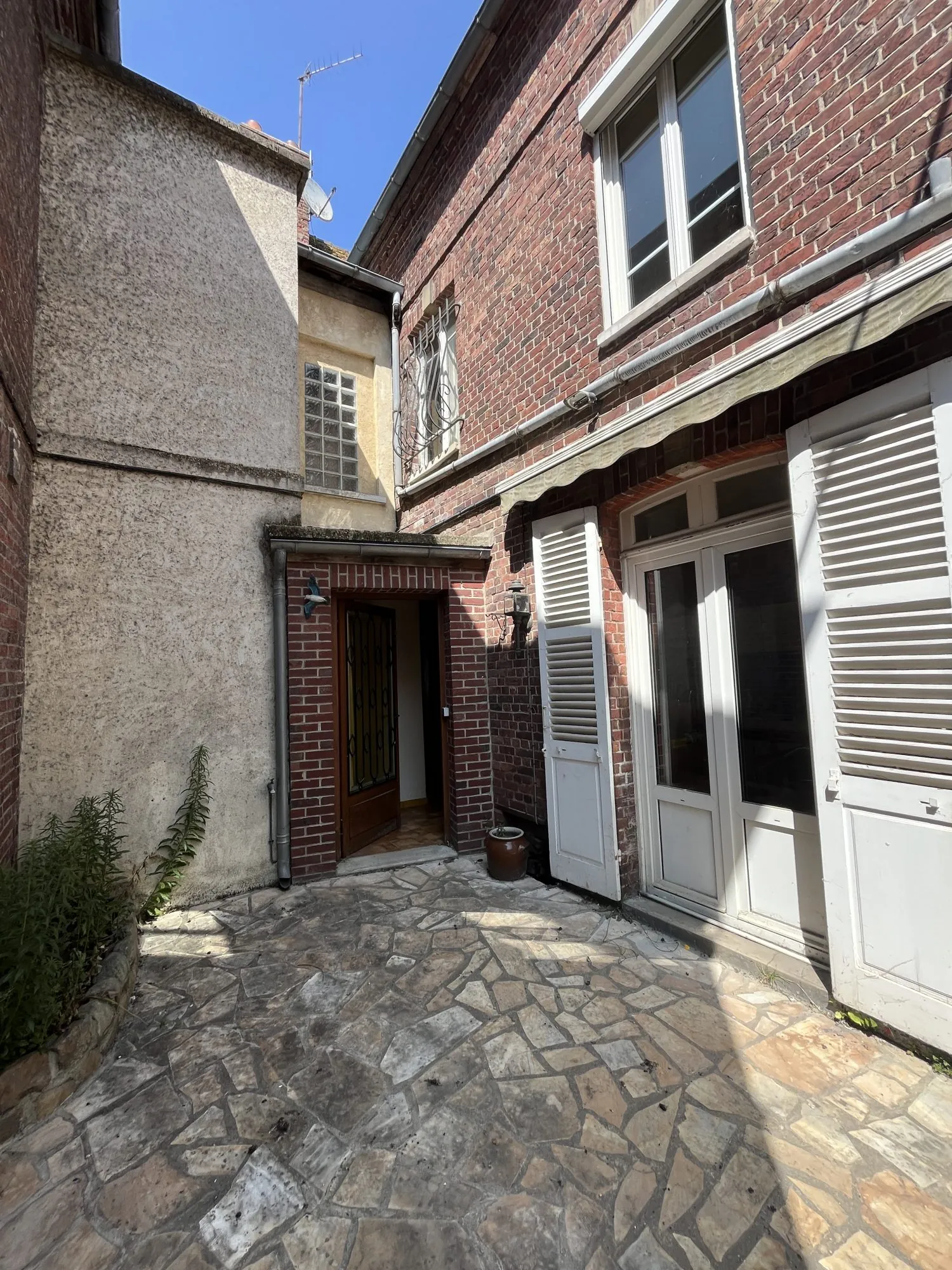 Maison avec local commercial à Étrepagny - Centre-ville, potentiel intéressant