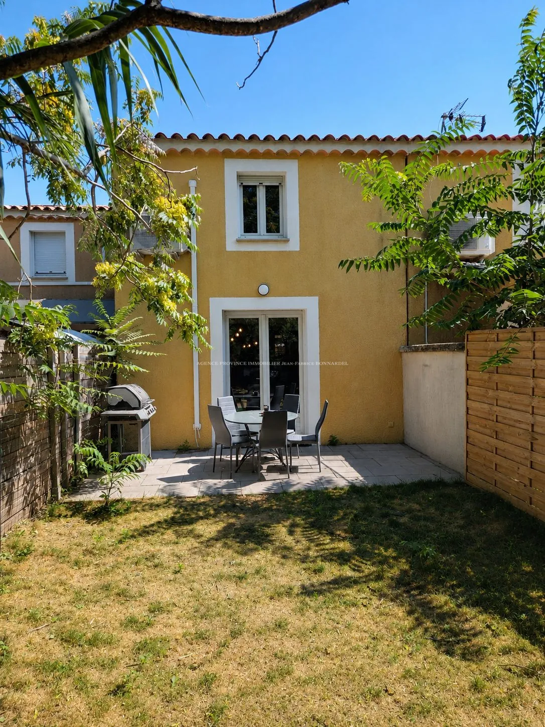 Maison à vendre à Saint-Paul-Trois-Châteaux avec terrasse, jardin et garage