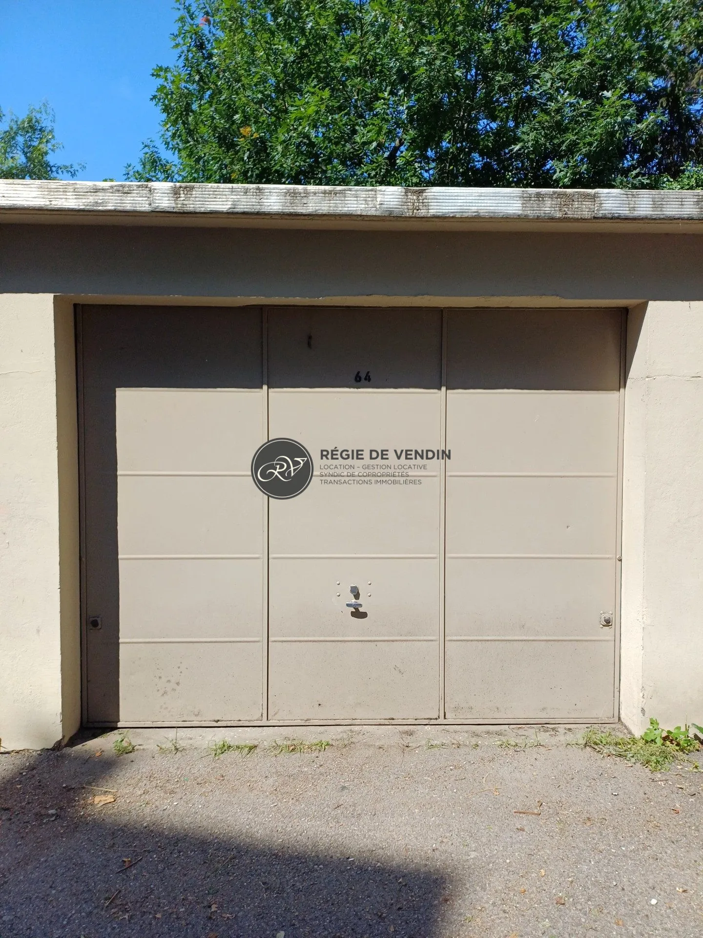 Garage fermé à vendre à Bron près du quartier Brossolette
