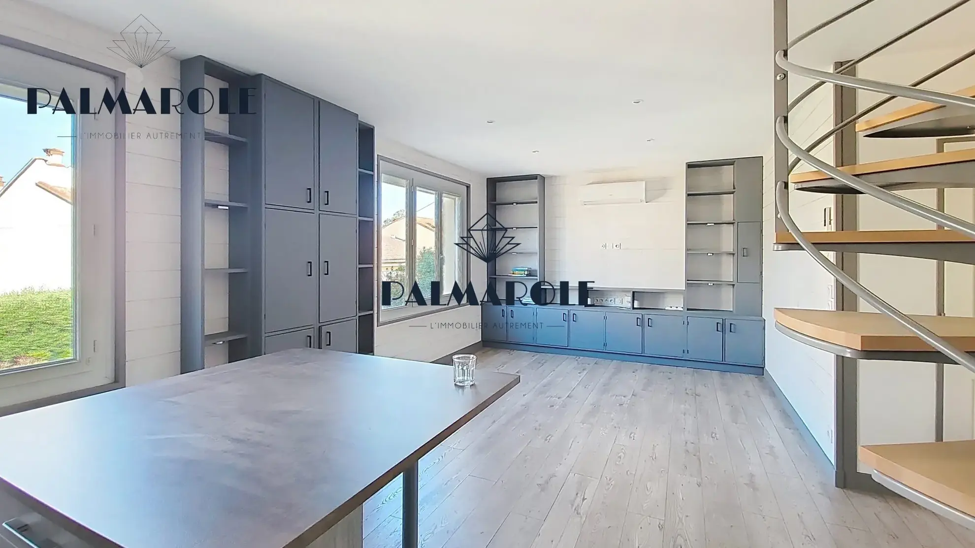 Sejour étage Maison de ville rénovée avec appartement indépendant et garages à Perpignan