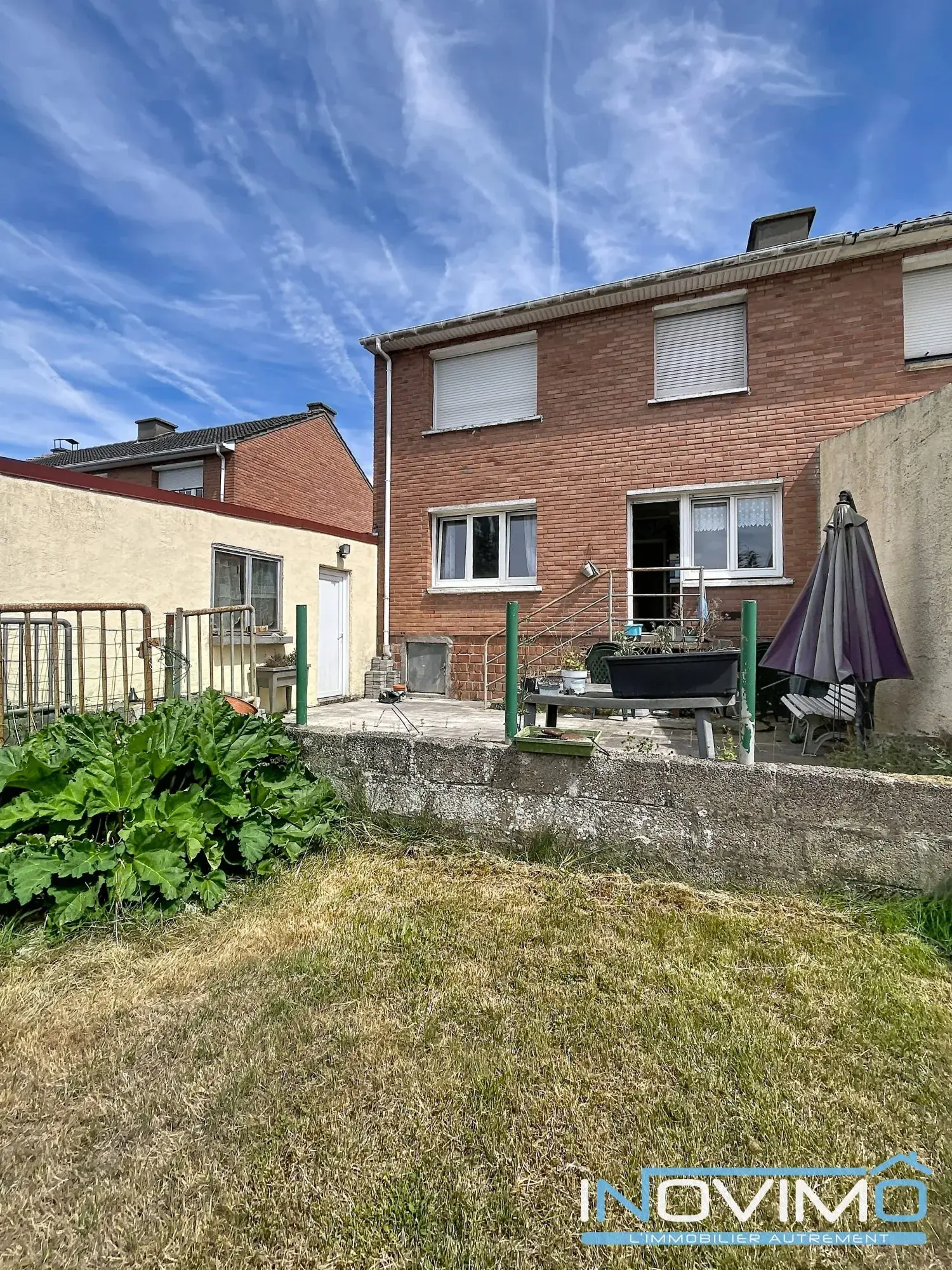 Maison à rénover avec grand jardin et dépendances à Cappelle-la-Grande