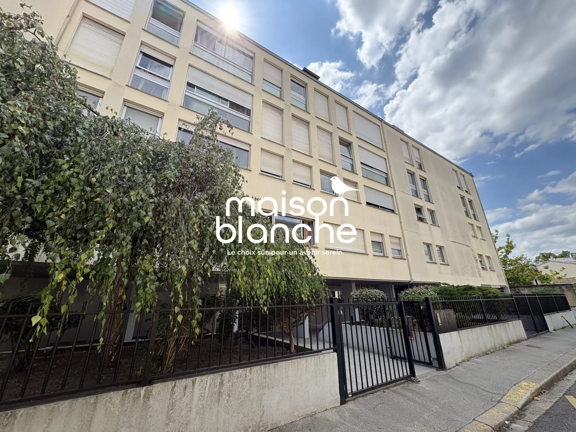 Appartement T2 à Bordeaux avec balcon, cave et ascenseur – Quartier Fondaudège