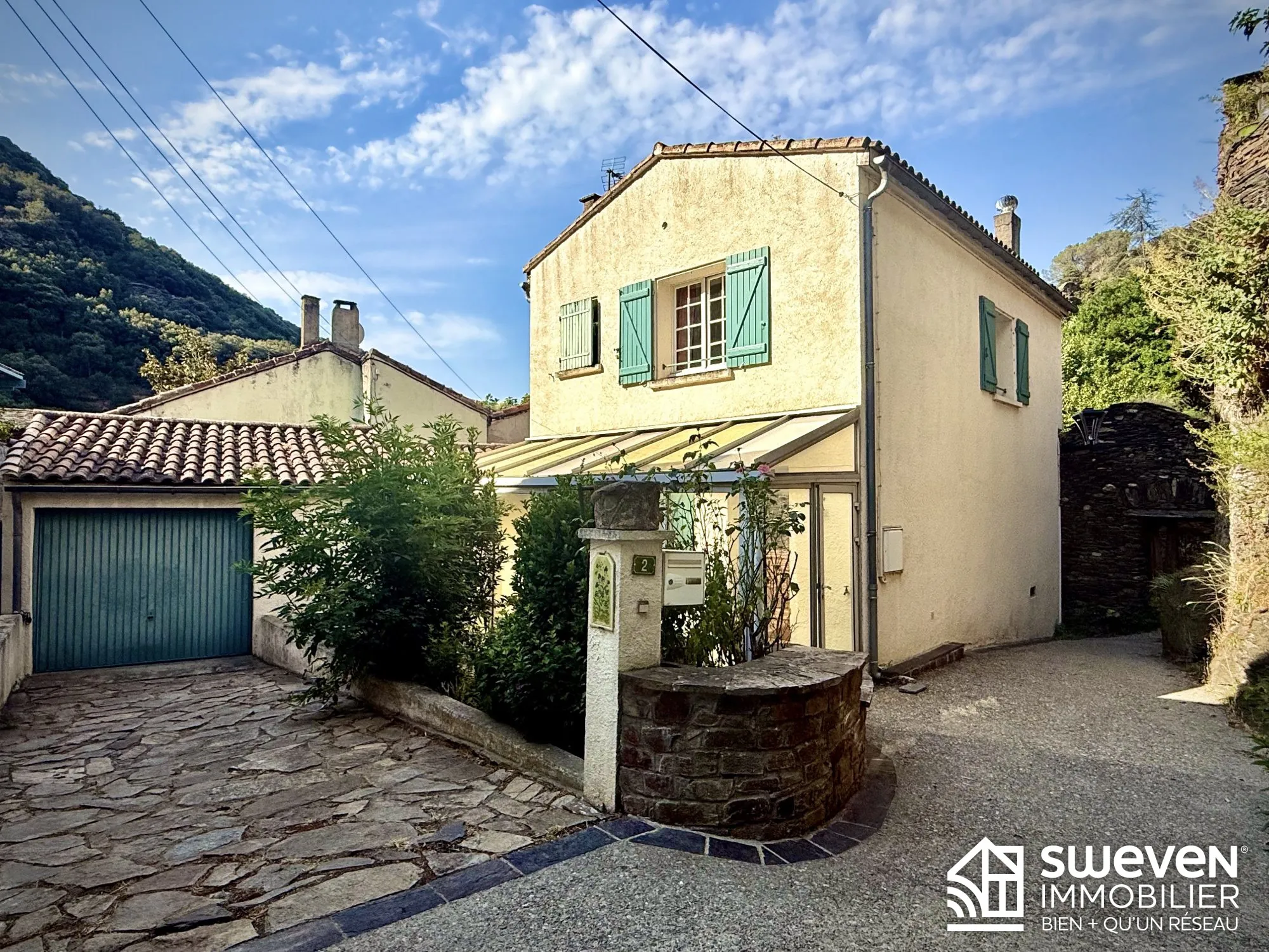 Maison à Roquefère avec garage, cave, jardin et vue montagne