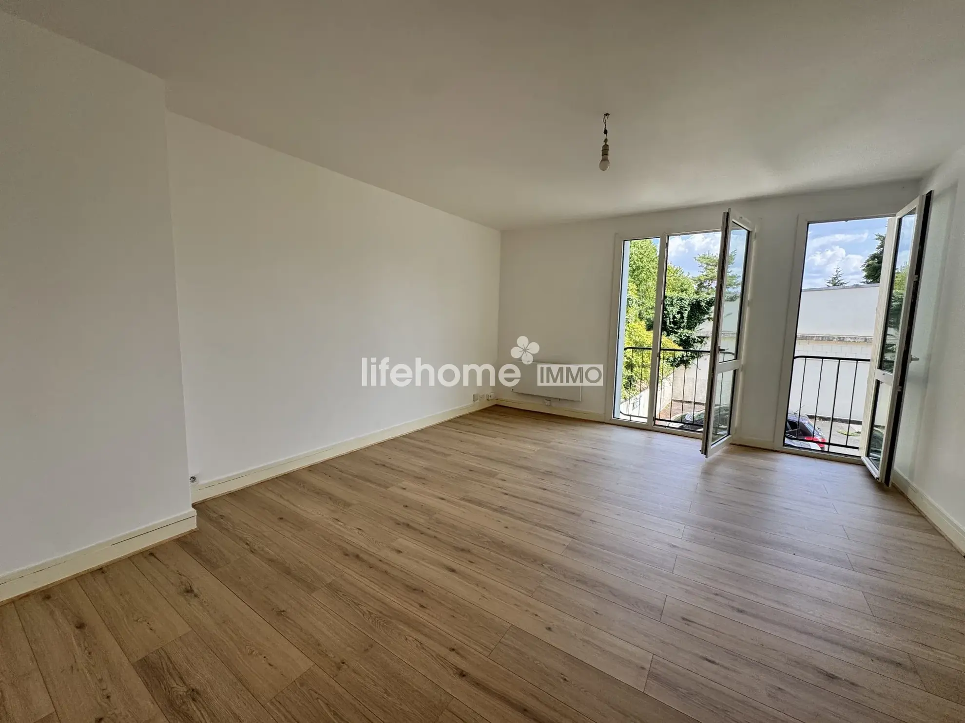 Appartement T3 rénové au cœur de Châteauroux avec parking privé
