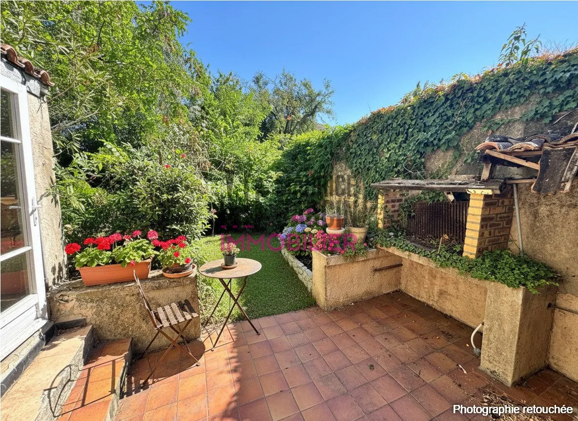 Maison de ville avec jardin à vendre à Orange – Opportunité à saisir