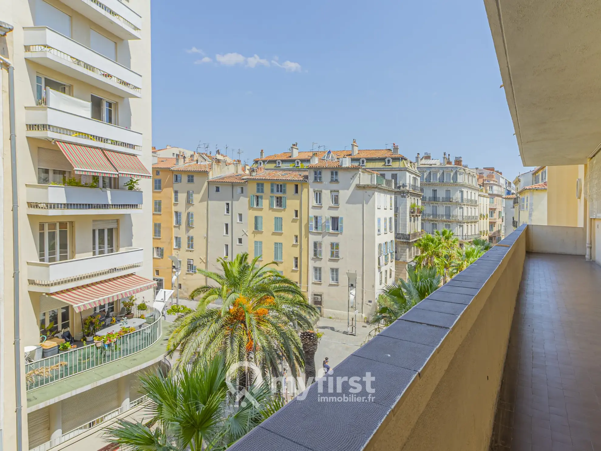 Appartement lumineux de 50 m² face au port de Toulon avec balcon sud
