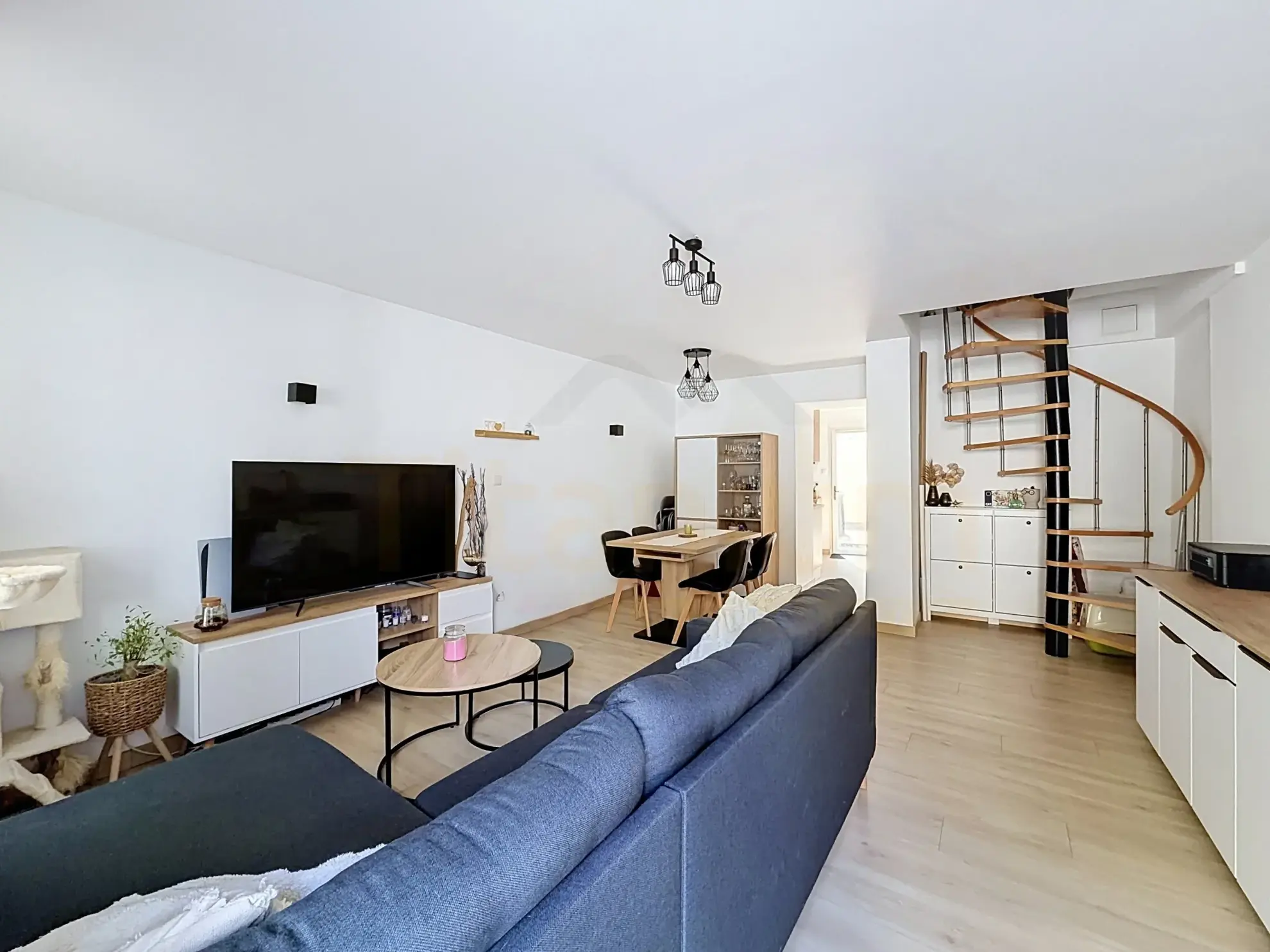Maison 3 pièces à Chars avec terrasse, rénovée en 2024, proche des commodités