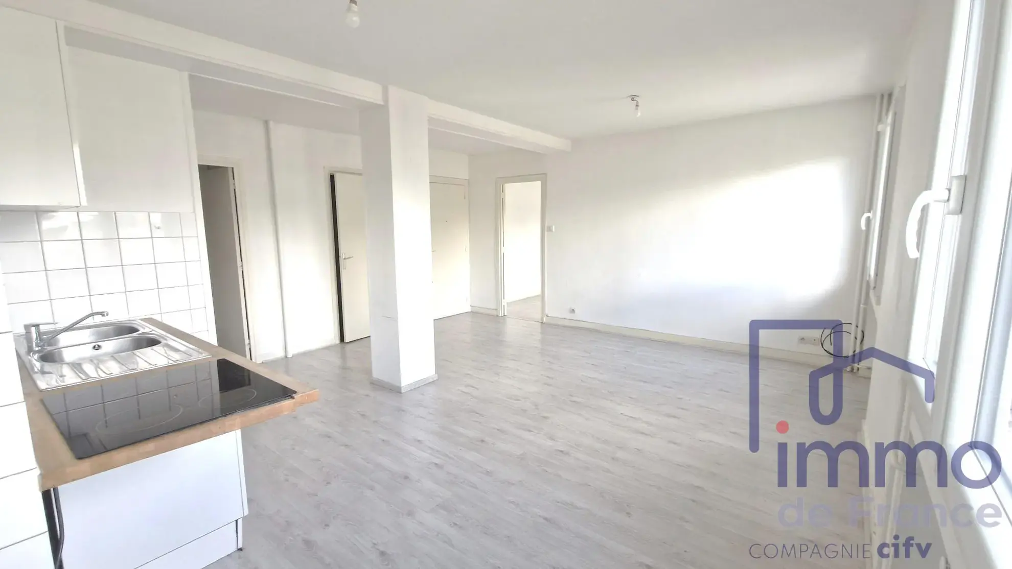 le salon Appartement T2 lumineux à Saint-Étienne, idéal pour investissement ou premier achat