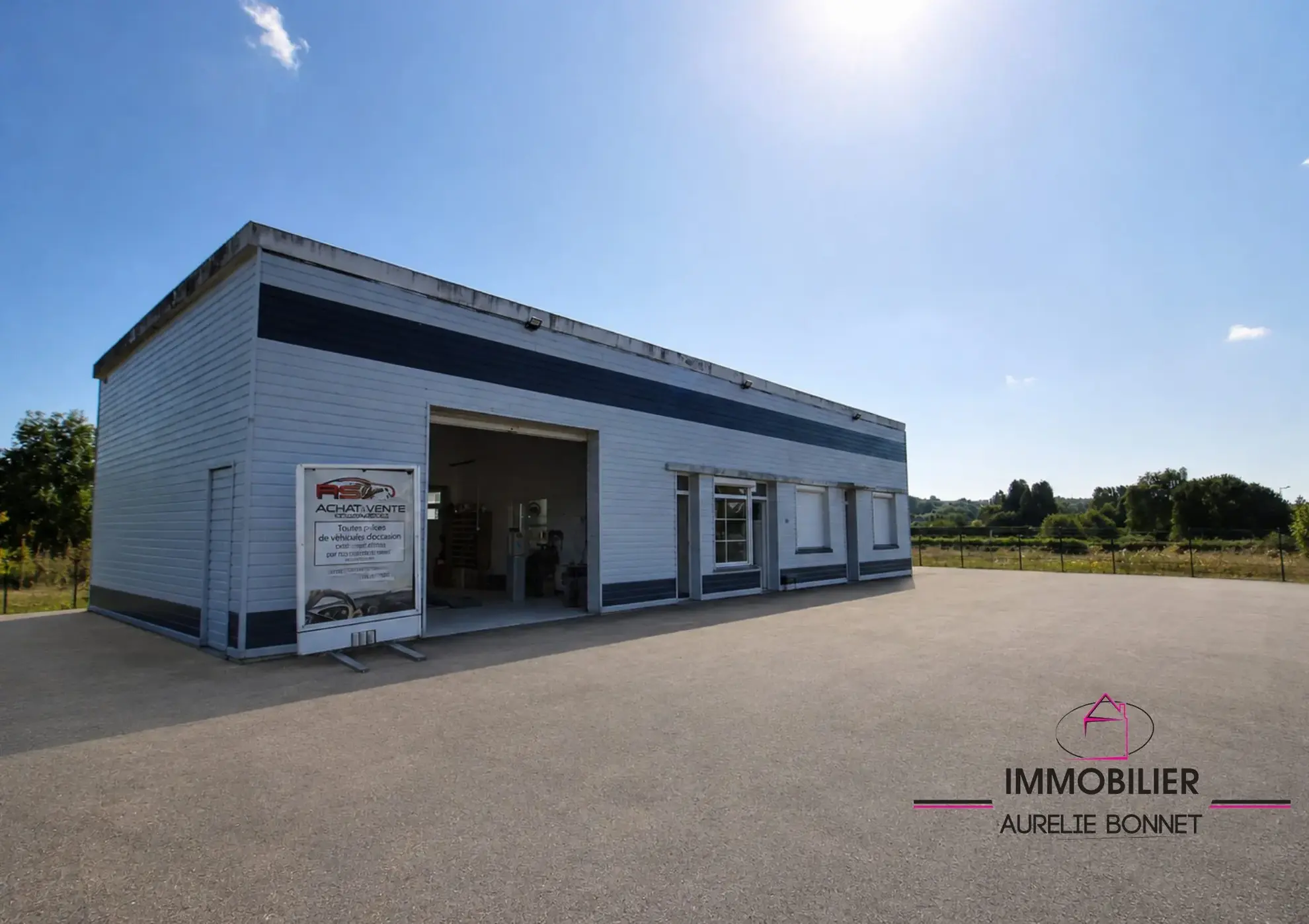 Ensemble immobilier à Beuvillers avec atelier, bureau et appartement à rénover