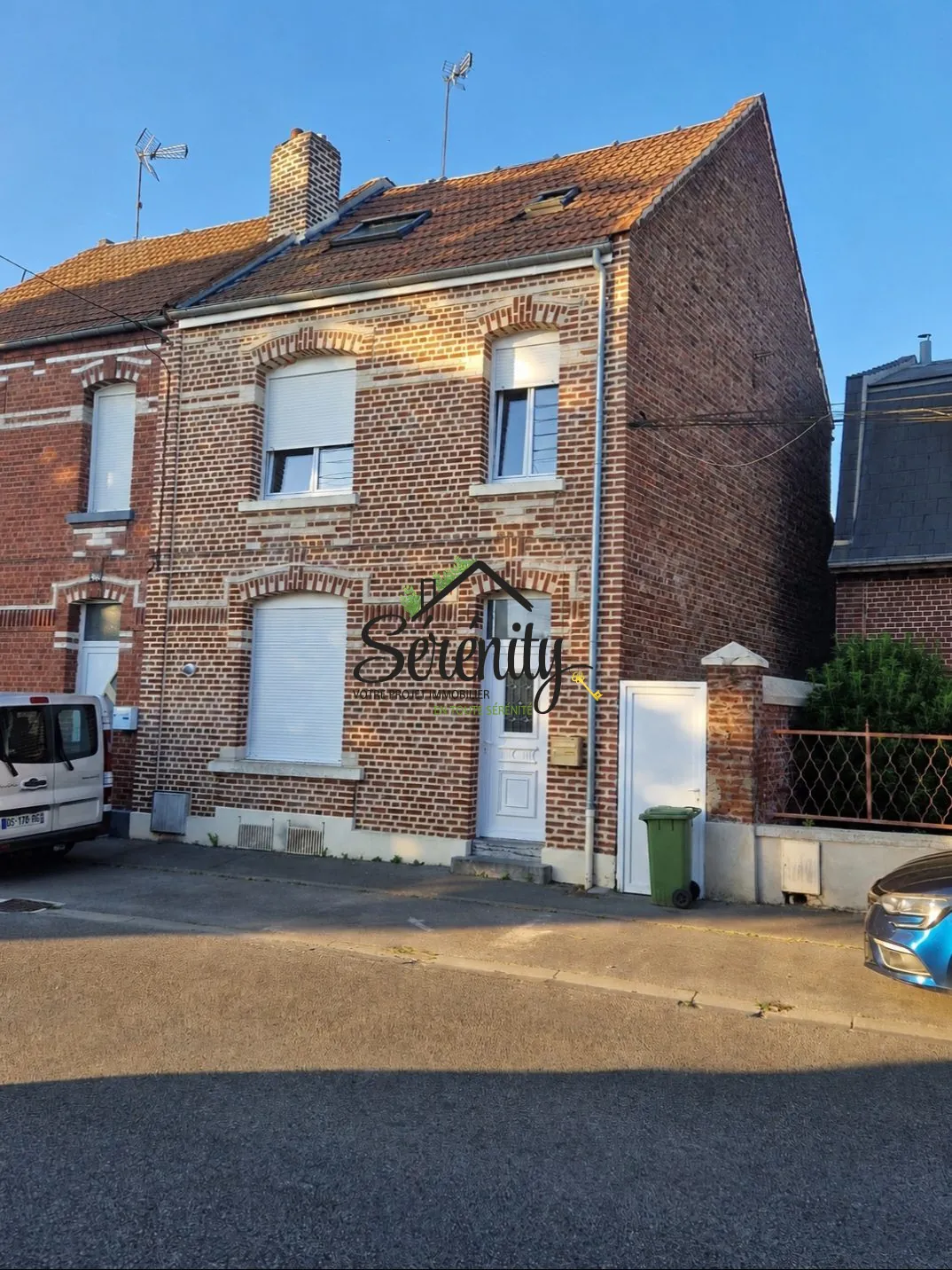 Maison de ville rénovée à Cambrai, 131 m² avec 4 chambres, terrasse et bureau