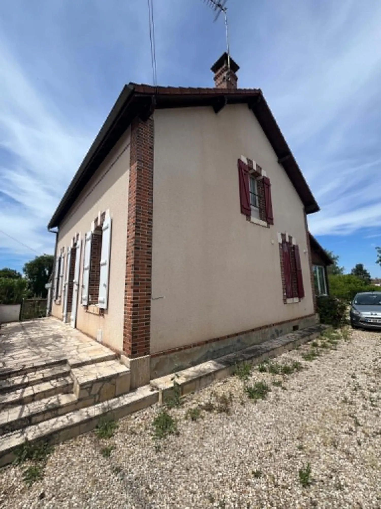 Charmante maison familiale à Auxerre avec jardin et garage 