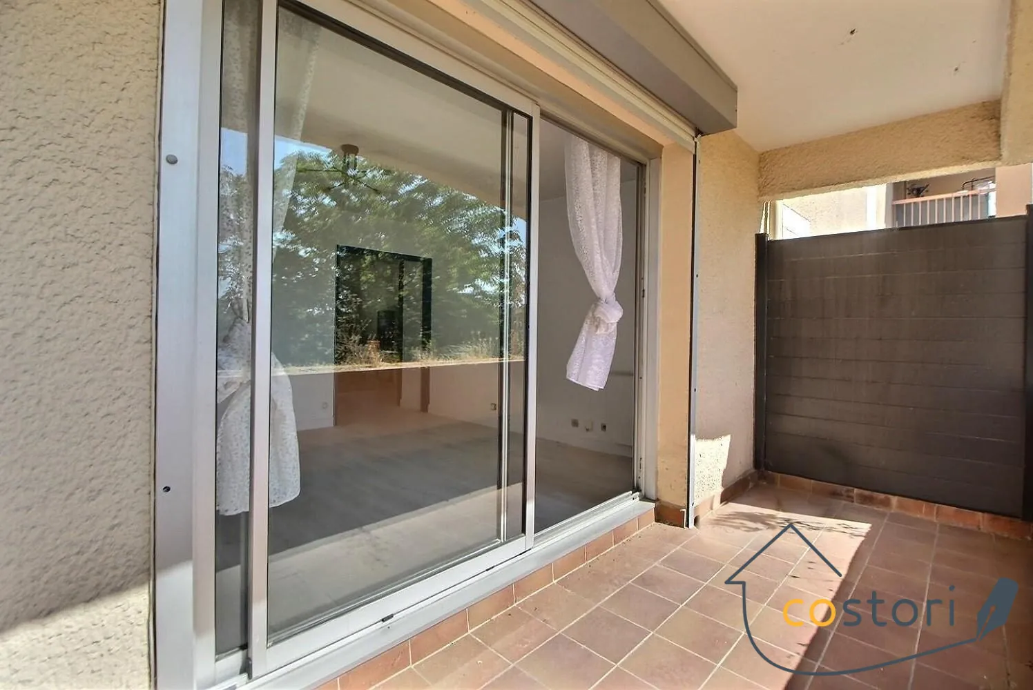 Appartement T2 rénové avec terrasse et parking à Trans-en-Provence