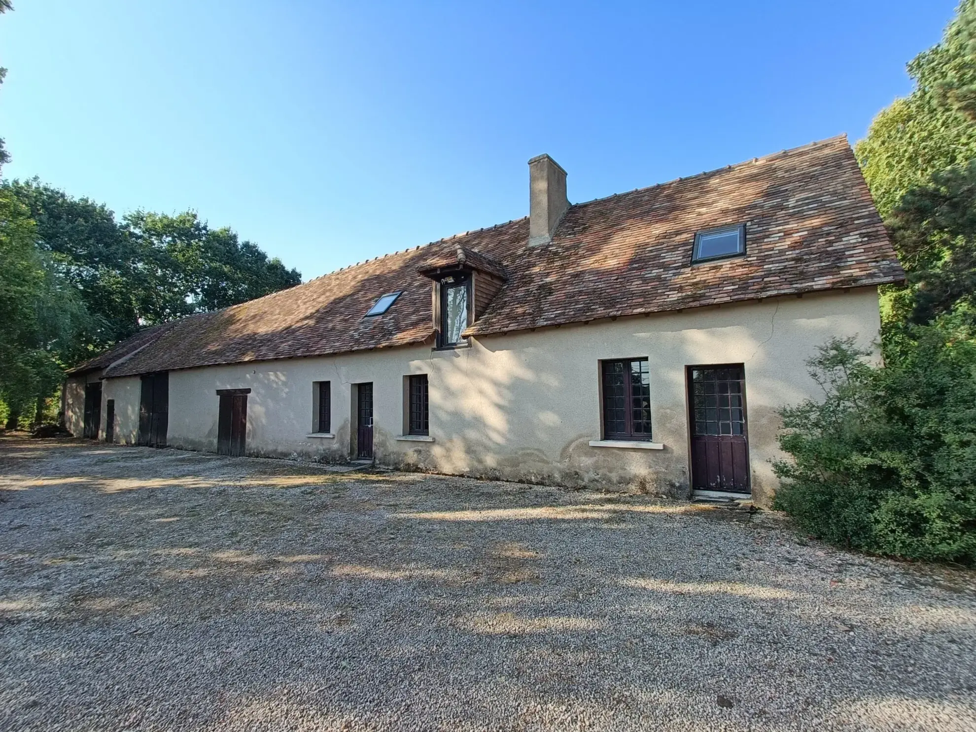 Belle Longère du XVIIIe avec Grand Parc à La Puye - Charme et Authenticité