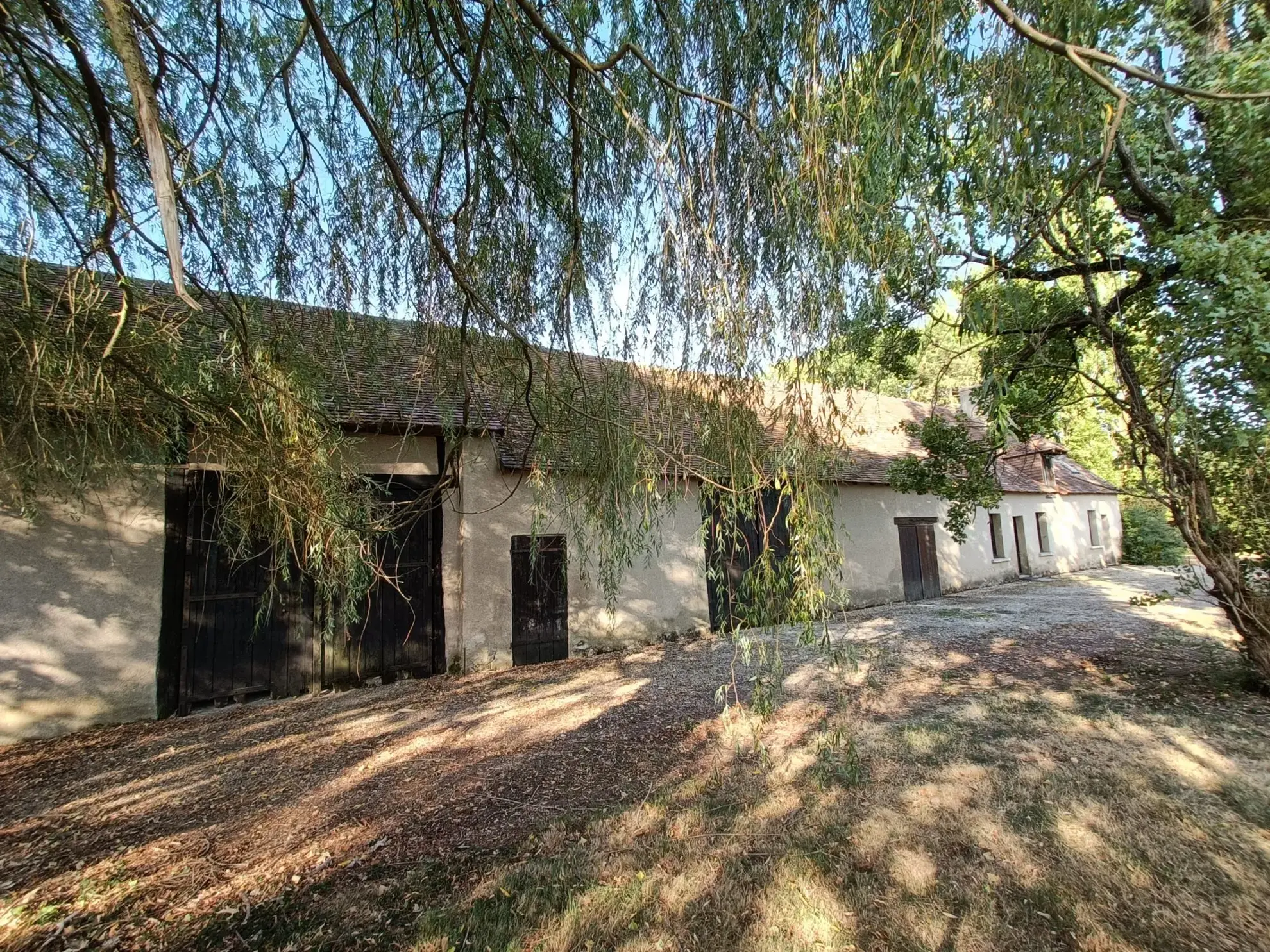 Belle Longère du XVIIIe avec Grand Parc à La Puye - Charme et Authenticité 