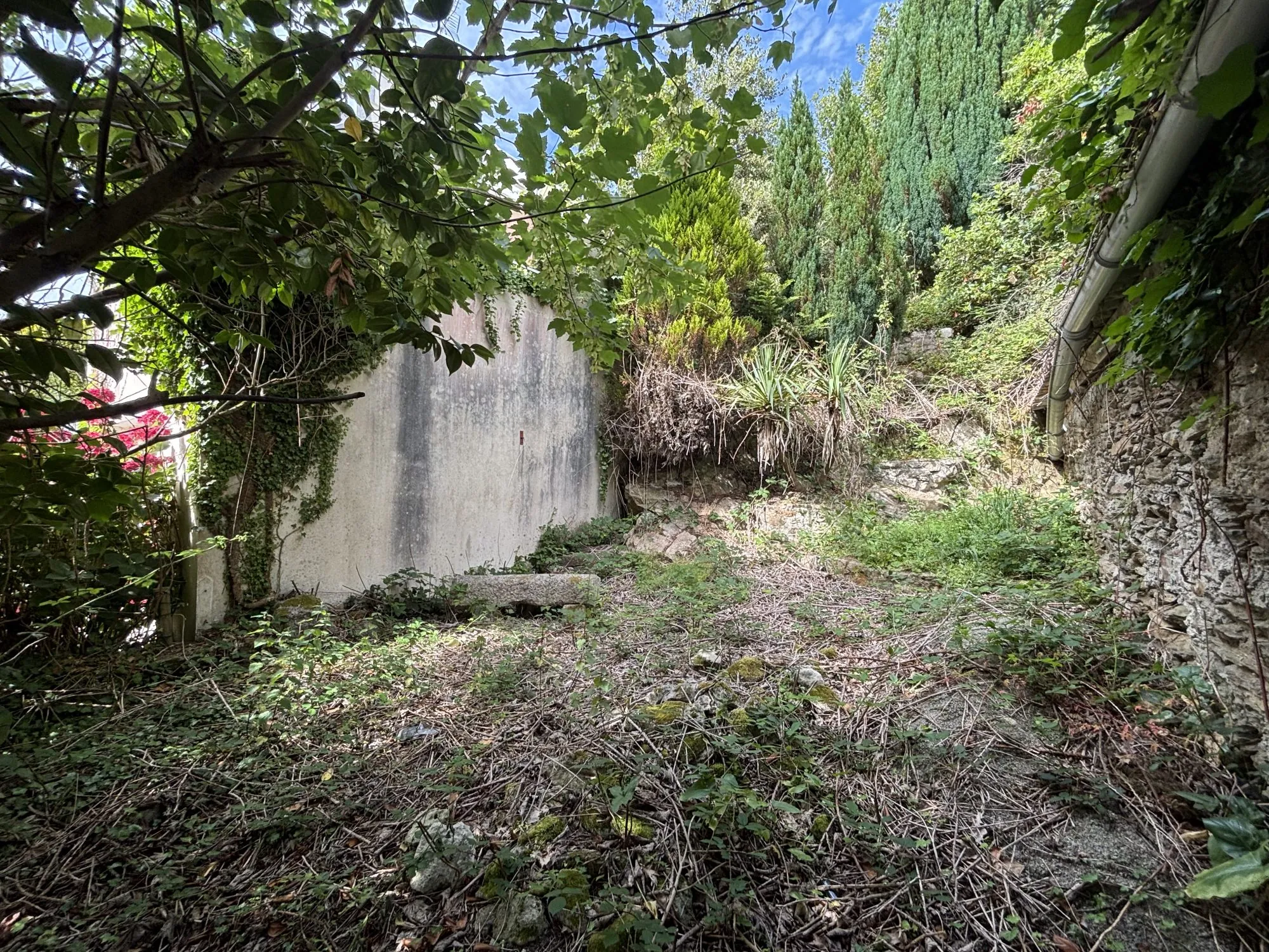 A vendre garage à rénover avec terrain dans le secteur Penfeld à Brest