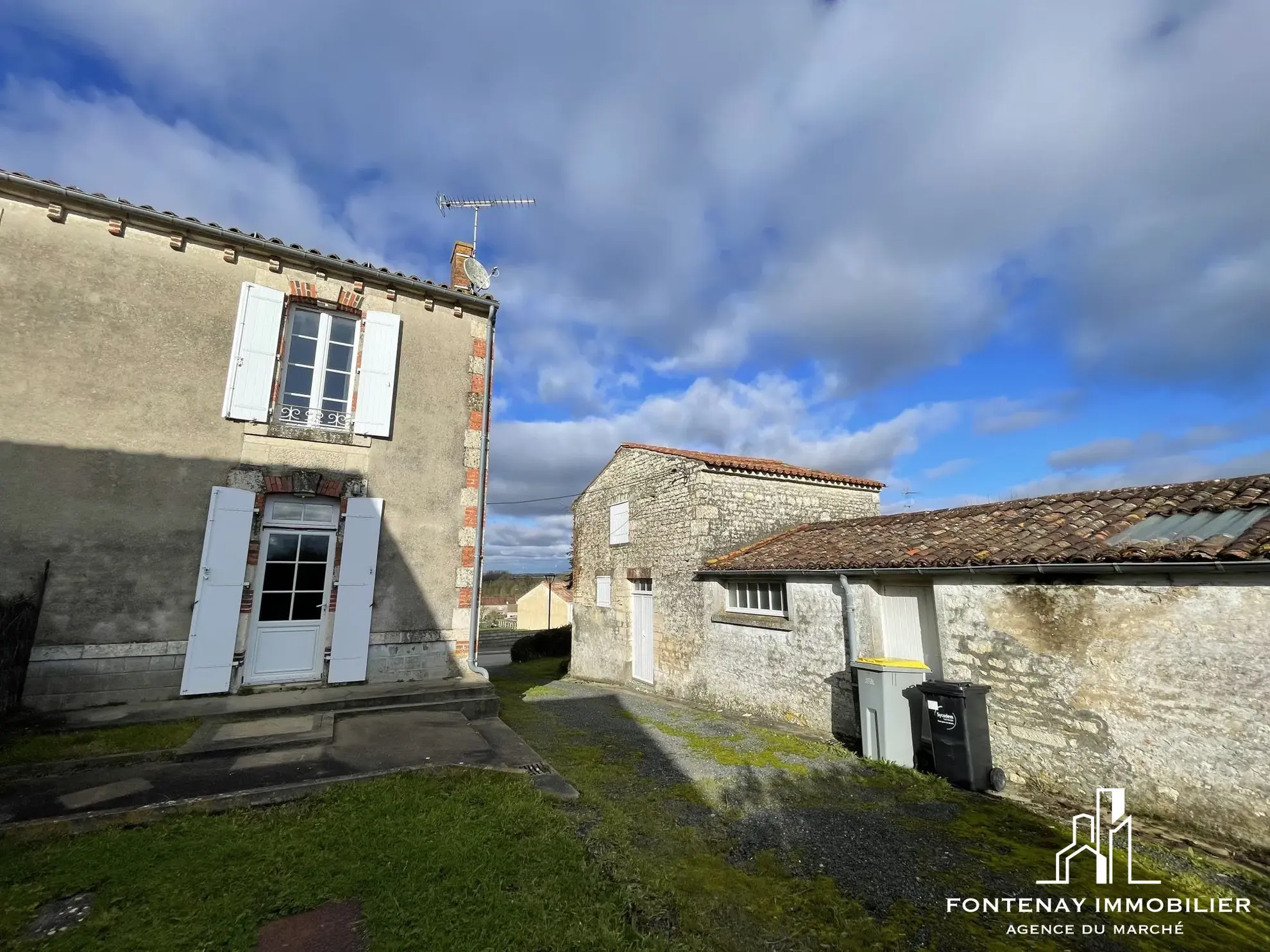 Maison à vendre à Saint-Pierre-le-Vieux - Charme et potentiel à proximité de Fontenay-le-Comte