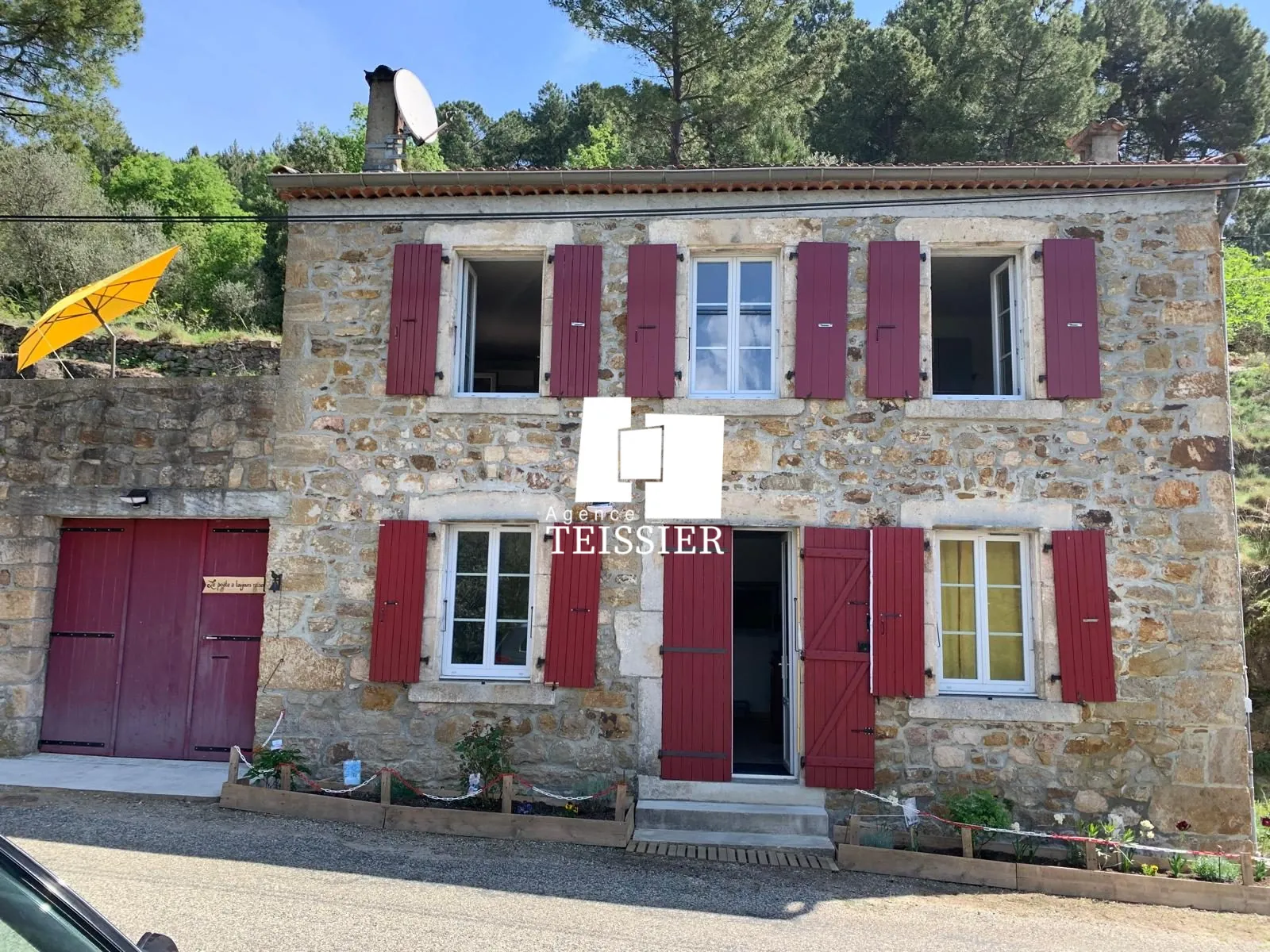 Maison en pierre rénovée avec jardin en Ardèche du Sud