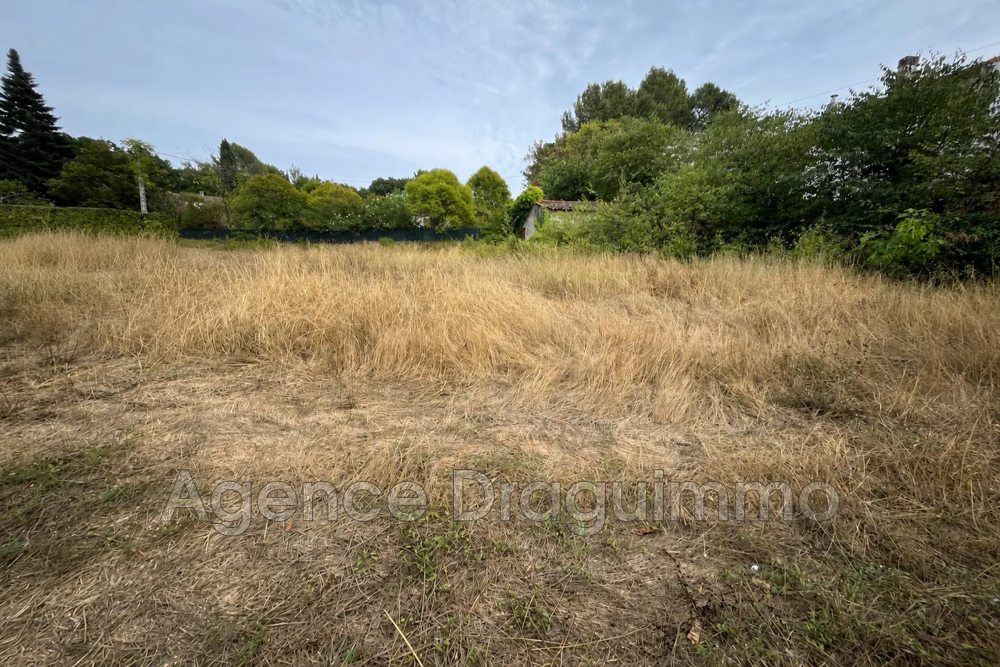 Terrain constructible de 590 m² à Draguignan, zone Uca, proche centre-ville