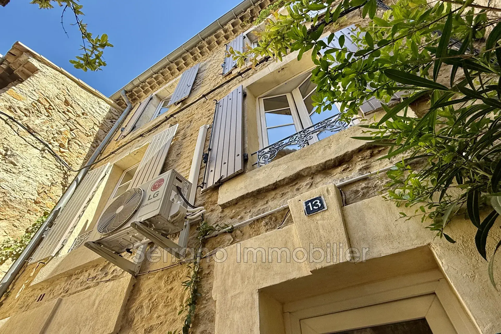 Maison de ville rénovée avec cour privative à Bagnols-sur-Cèze - 110 000 €