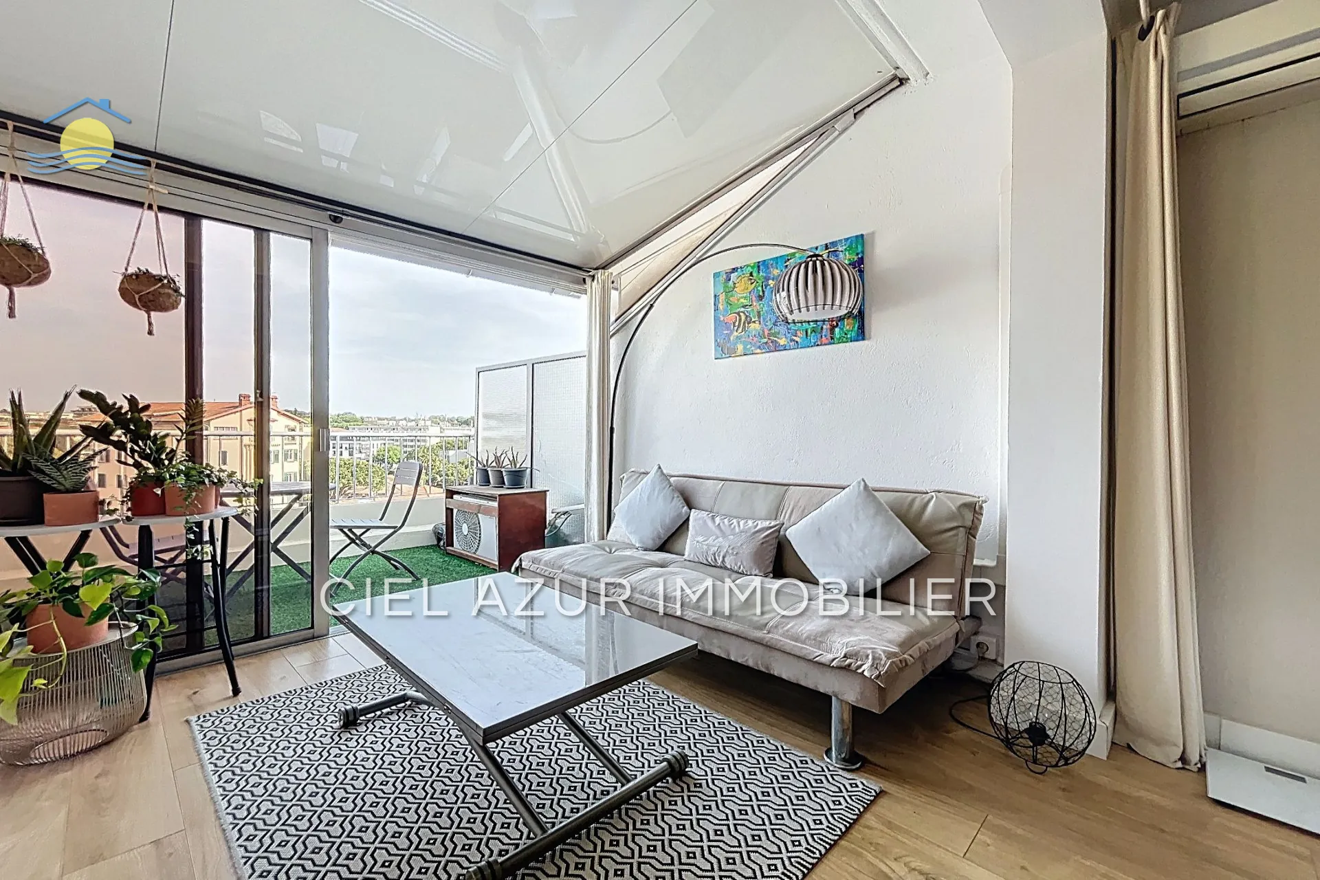 Studio à vendre à Juan-les-Pins avec terrasse et vue panoramique