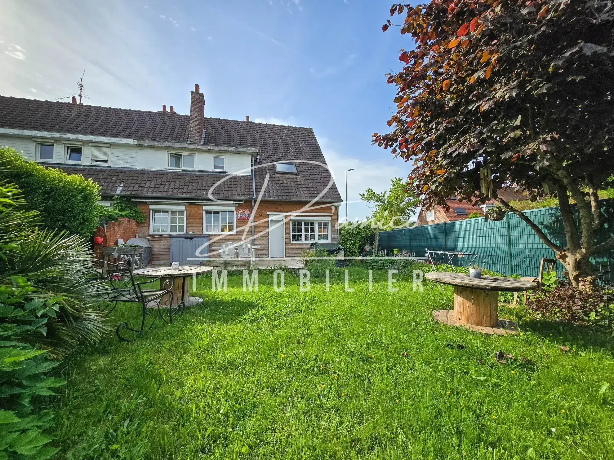 Maison familiale avec jardin et parking à Douai - Quartier résidentiel