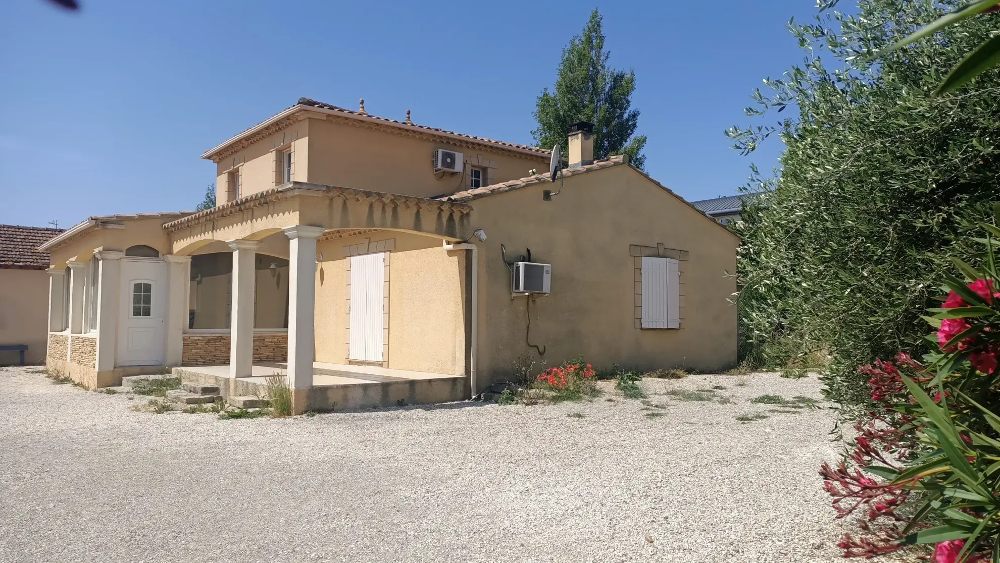Charmante maison à Sorgues de 130 m² avec véranda et jardin clos