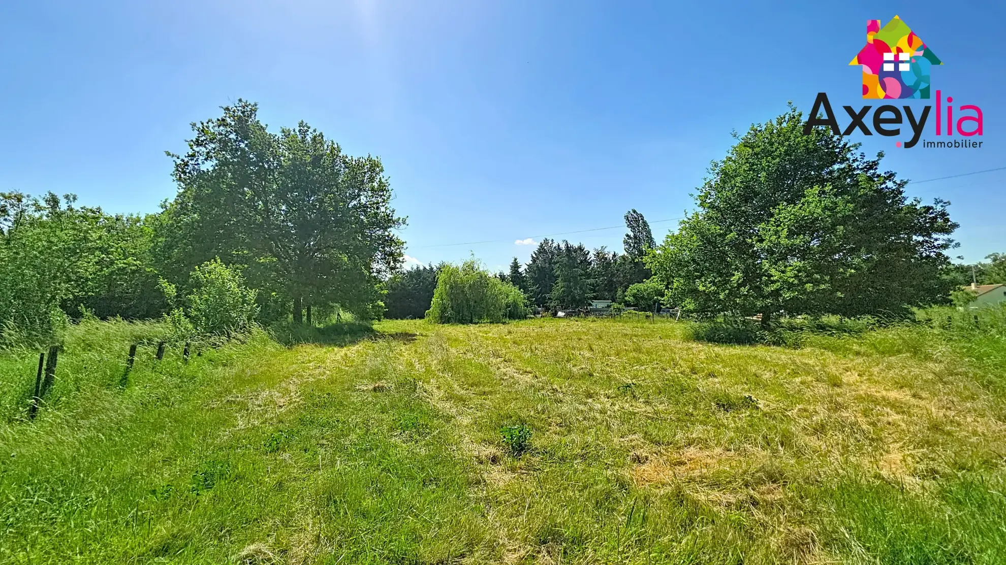 Maison mitoyenne de 113 m² avec terrain constructible à Nervieux