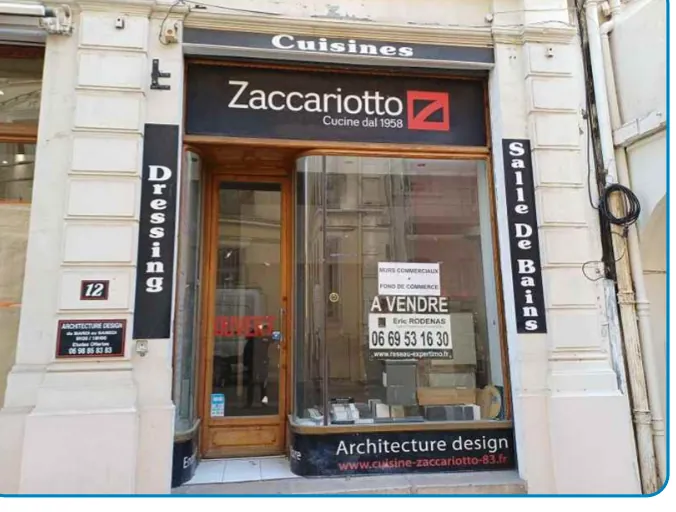 Murs commerciaux de 42 m² en plein centre d'Hyères avec mezzanine proche des Halles Victoria
