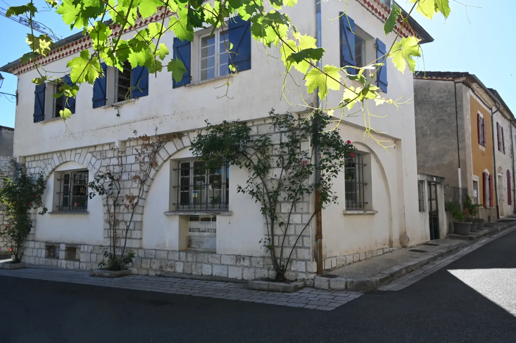 Maison rénovée avec cour et dépendances à Tournon-d’Agenais