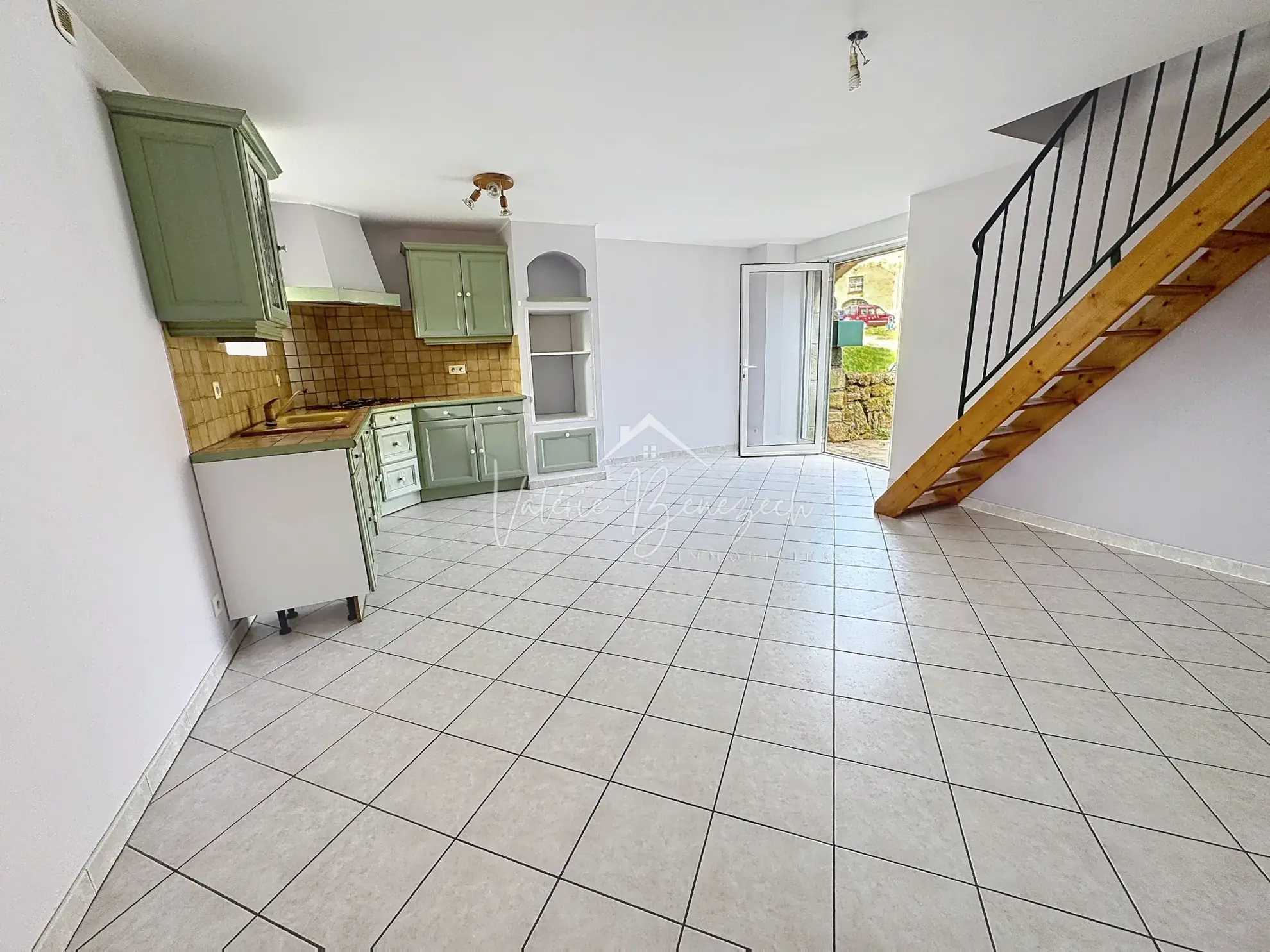 Maison en pierre rénovée avec terrain à Costes-Gozon, calme et espace