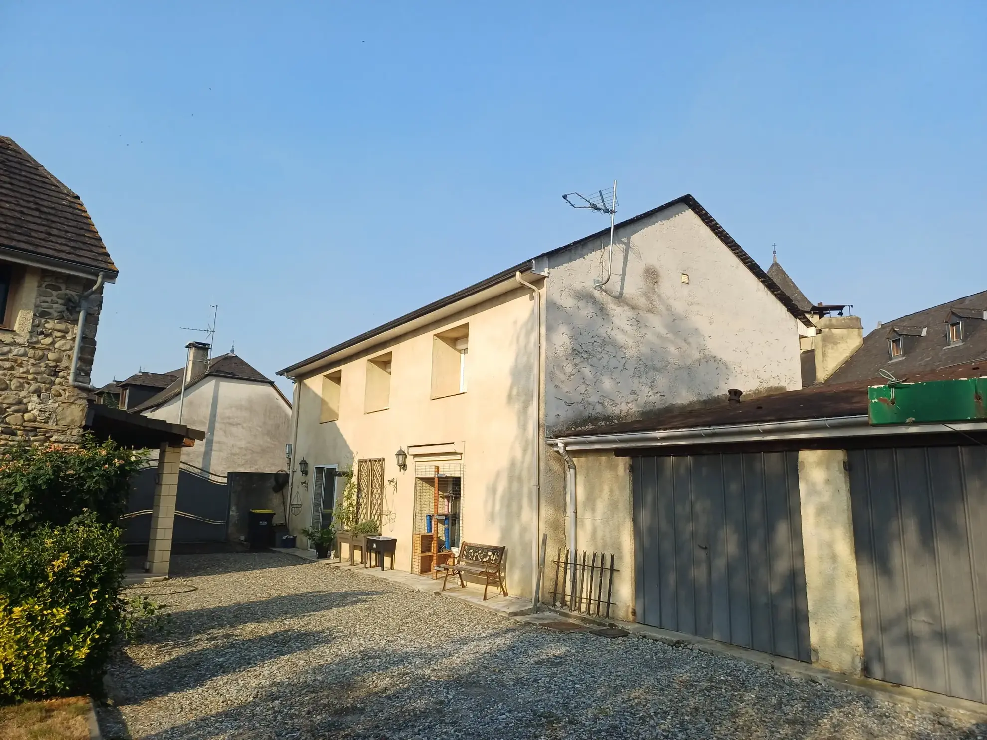 Maison à vendre à Escout avec garage, grange et jardin clos - 102 m²