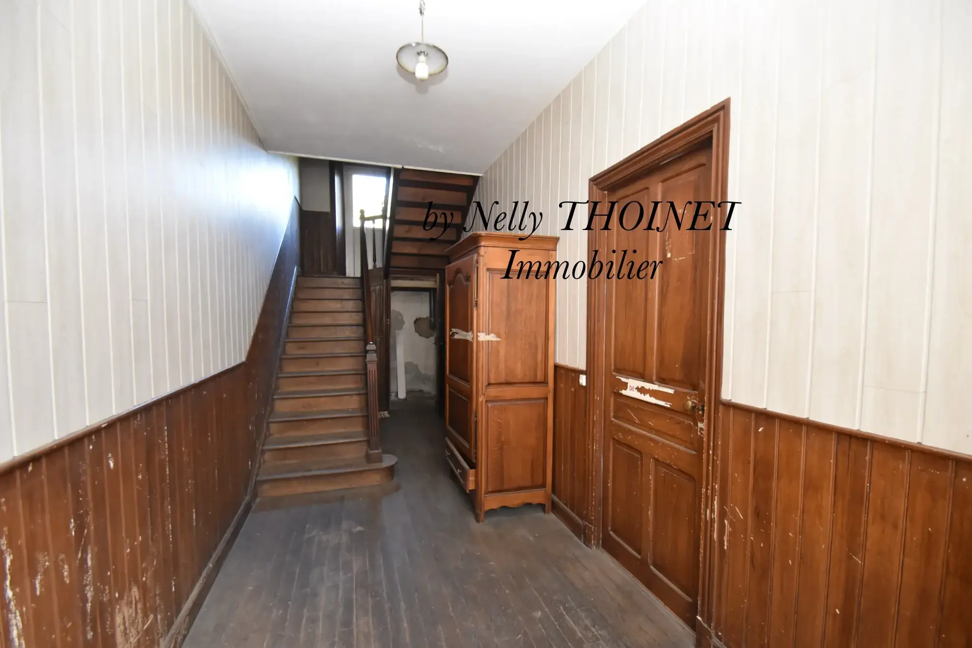 Maison à Condat de 173 m² avec local commercial, appartements, cour et cave 