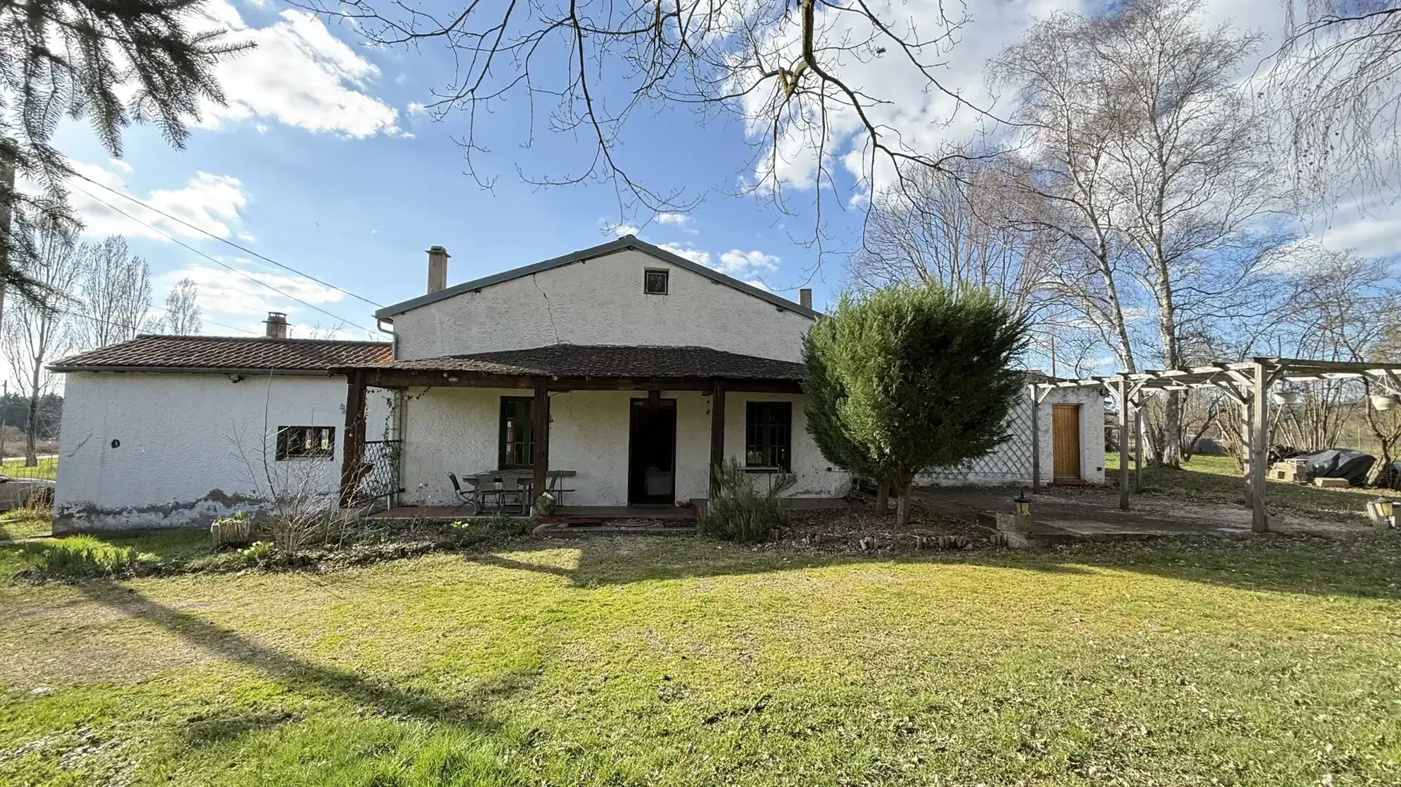 Maison familiale à rénover avec grand terrain à Randan, proche Clermont-Ferrand