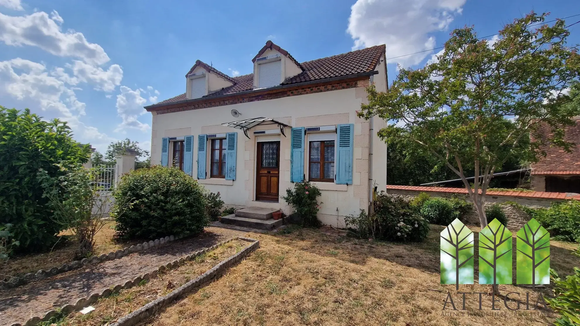 Maison individuelle avec dépendances et grand terrain à Feusines