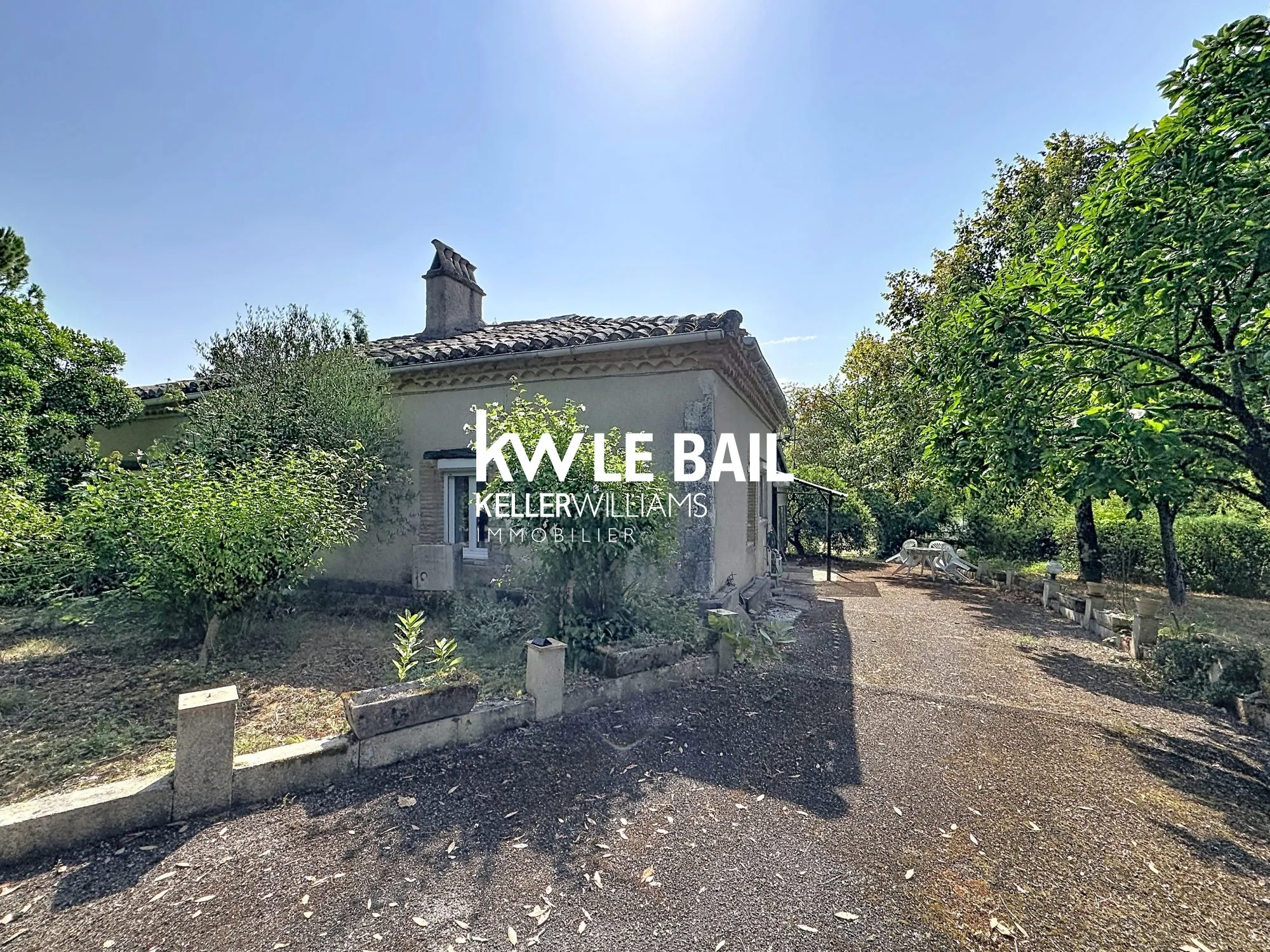 Maison de campagne à Montbarla avec grand terrain et potentiel de rénovation