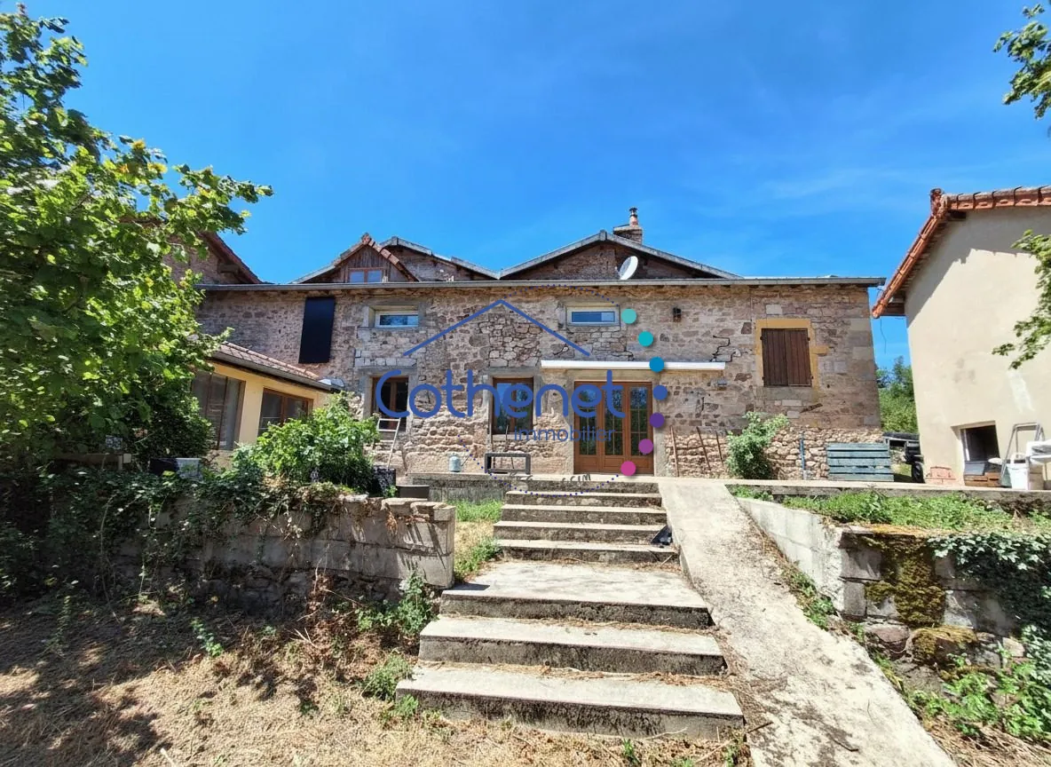 Belle maison à rénover avec terrain de 1,2 hectare à Chauffailles