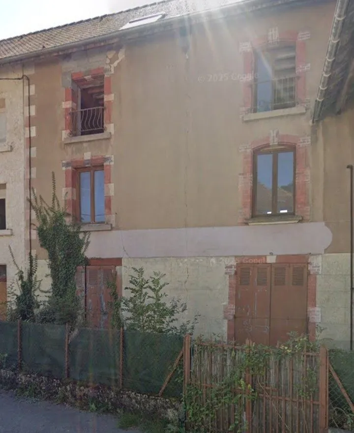Bâtiment à rénover avec 4 appartements à Saint Bueil 38620