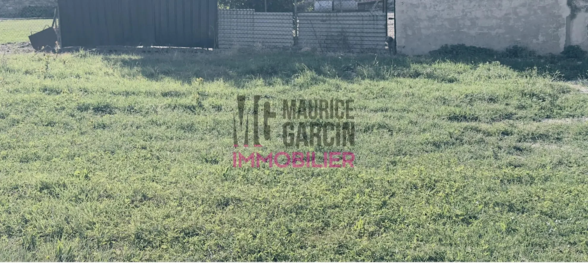 Terrain constructible à vendre à Sarrians - 373 m², viabilisé, centre-ville