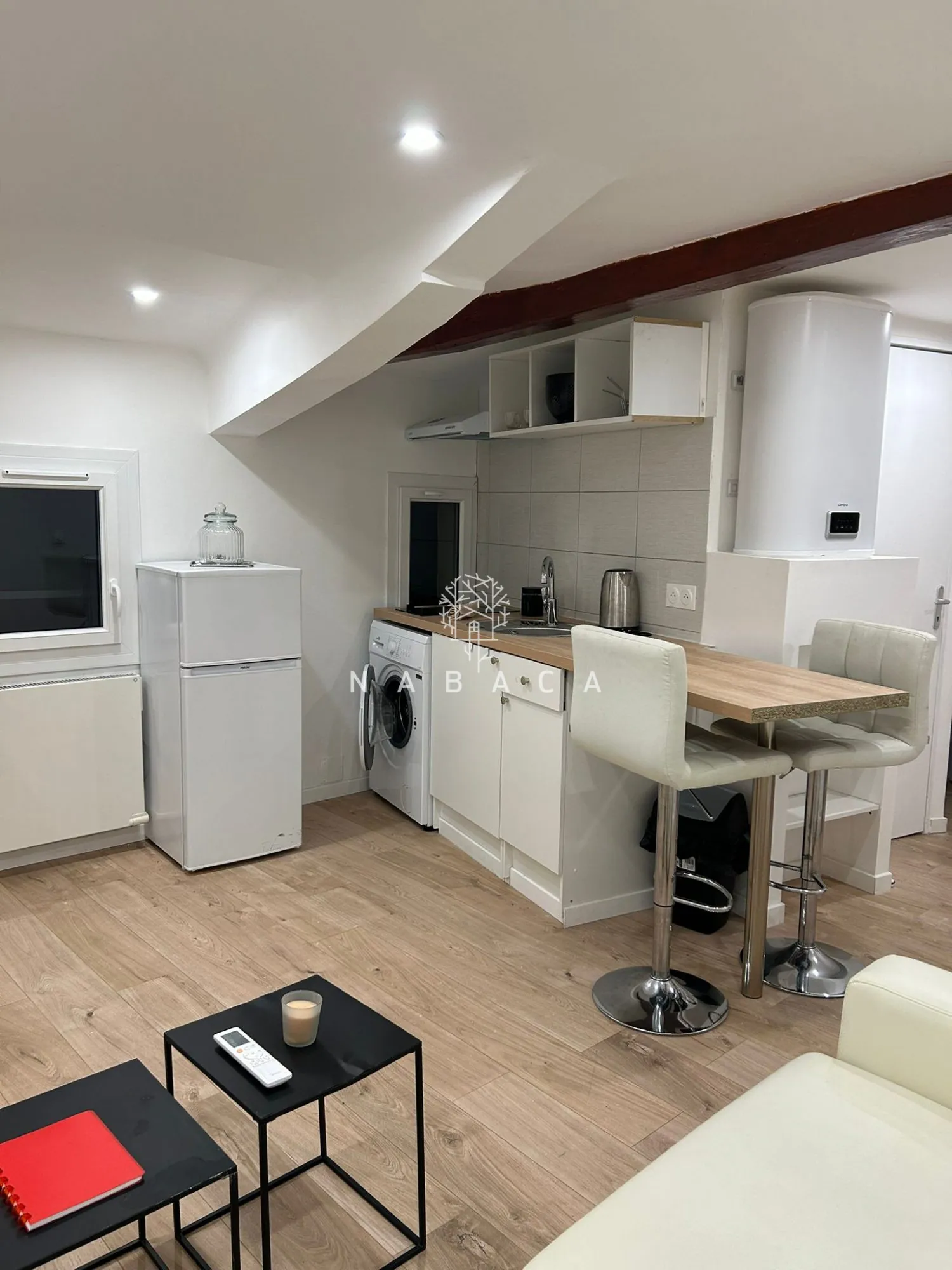 Appartement T1 à vendre à Grasse avec vue dégagée et rénovations récentes 