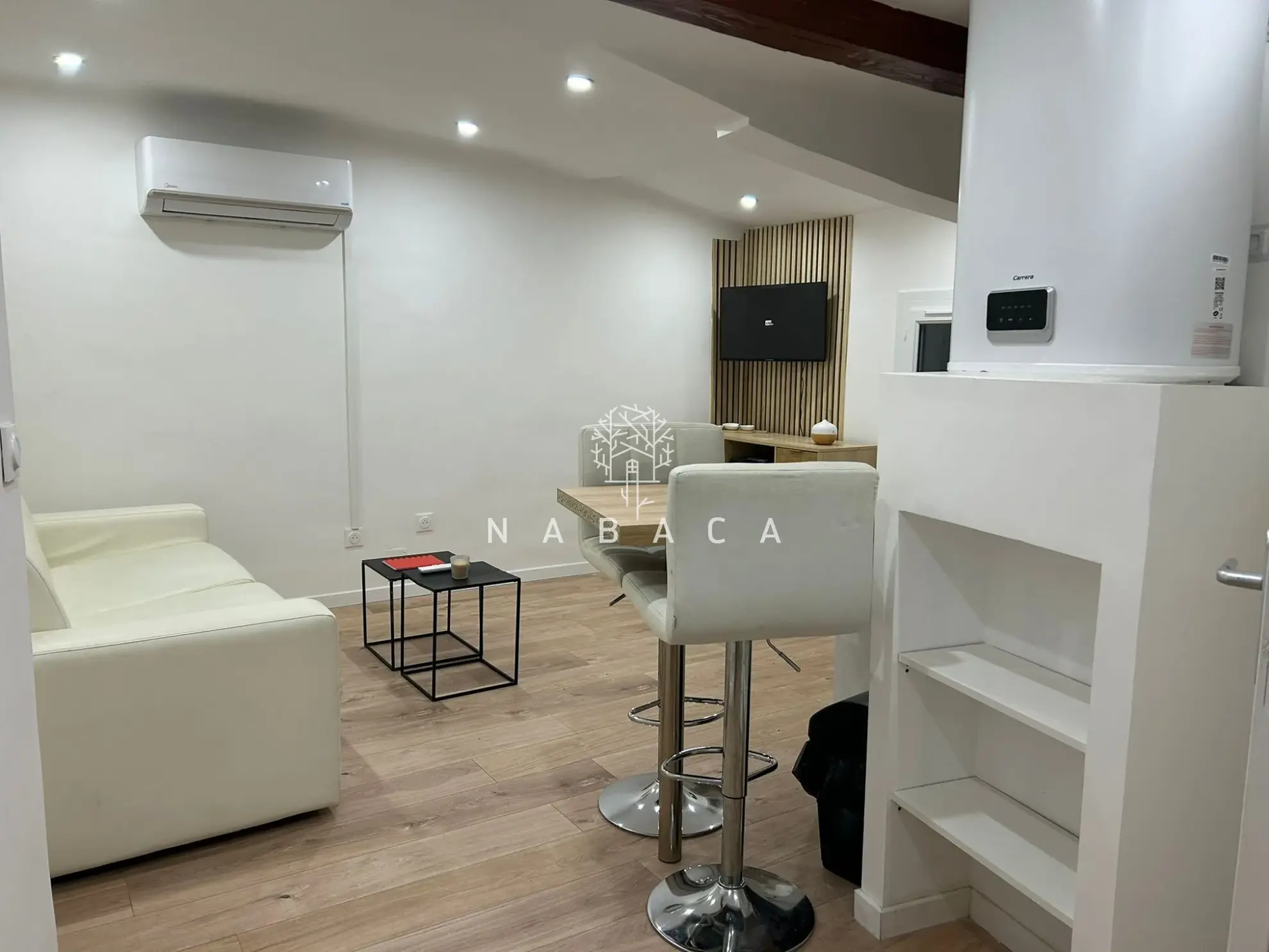 Appartement T1 à vendre à Grasse avec vue dégagée et rénovations récentes